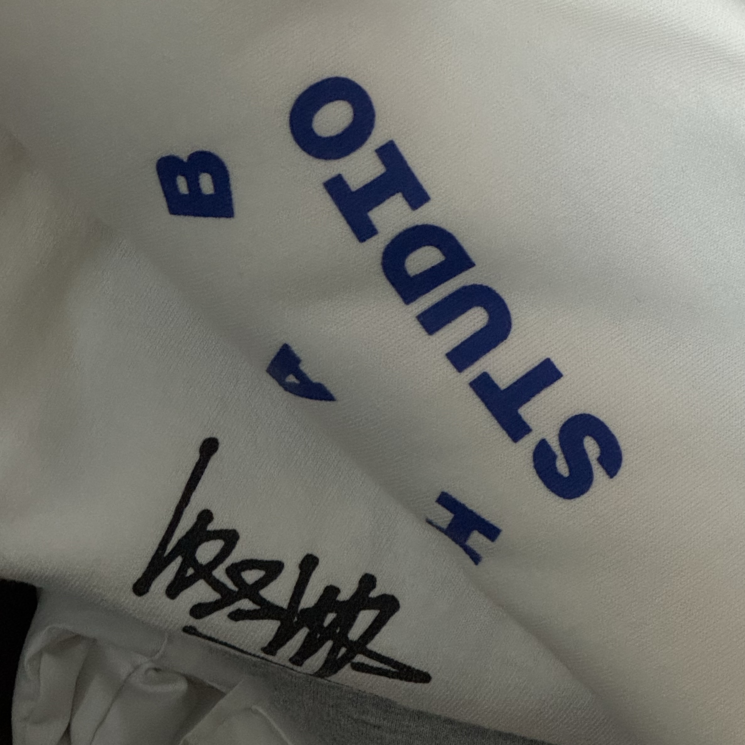 IAB Studio 10th Anniversary T-Shirt White, Stussy Basic Stussy T-Shirt White 2024, 2025 착용 스타일