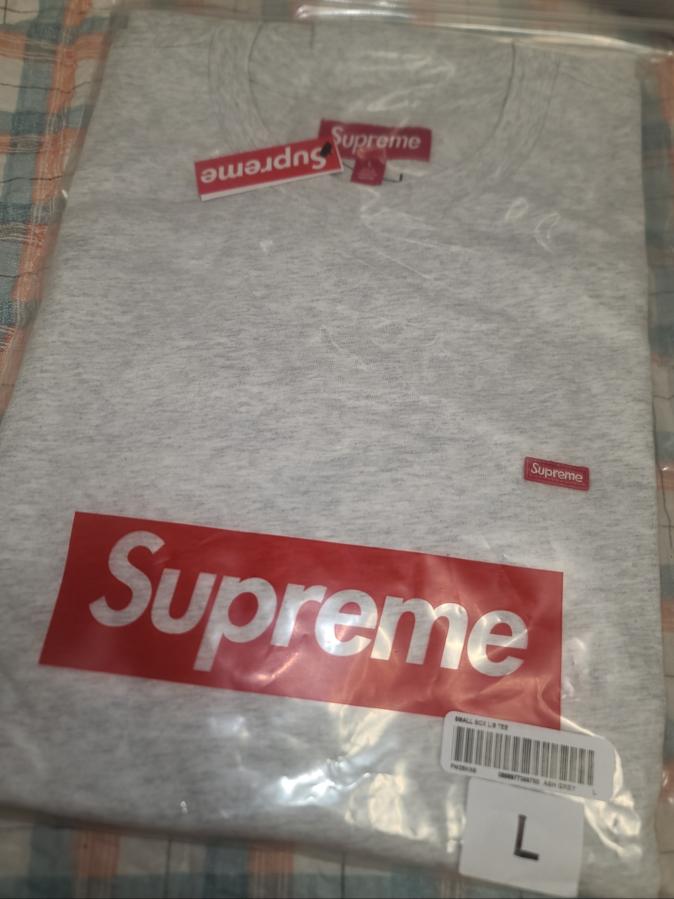 Supreme Small Box L/S T-Shirt Ash Grey - 25FW 착용 스타일