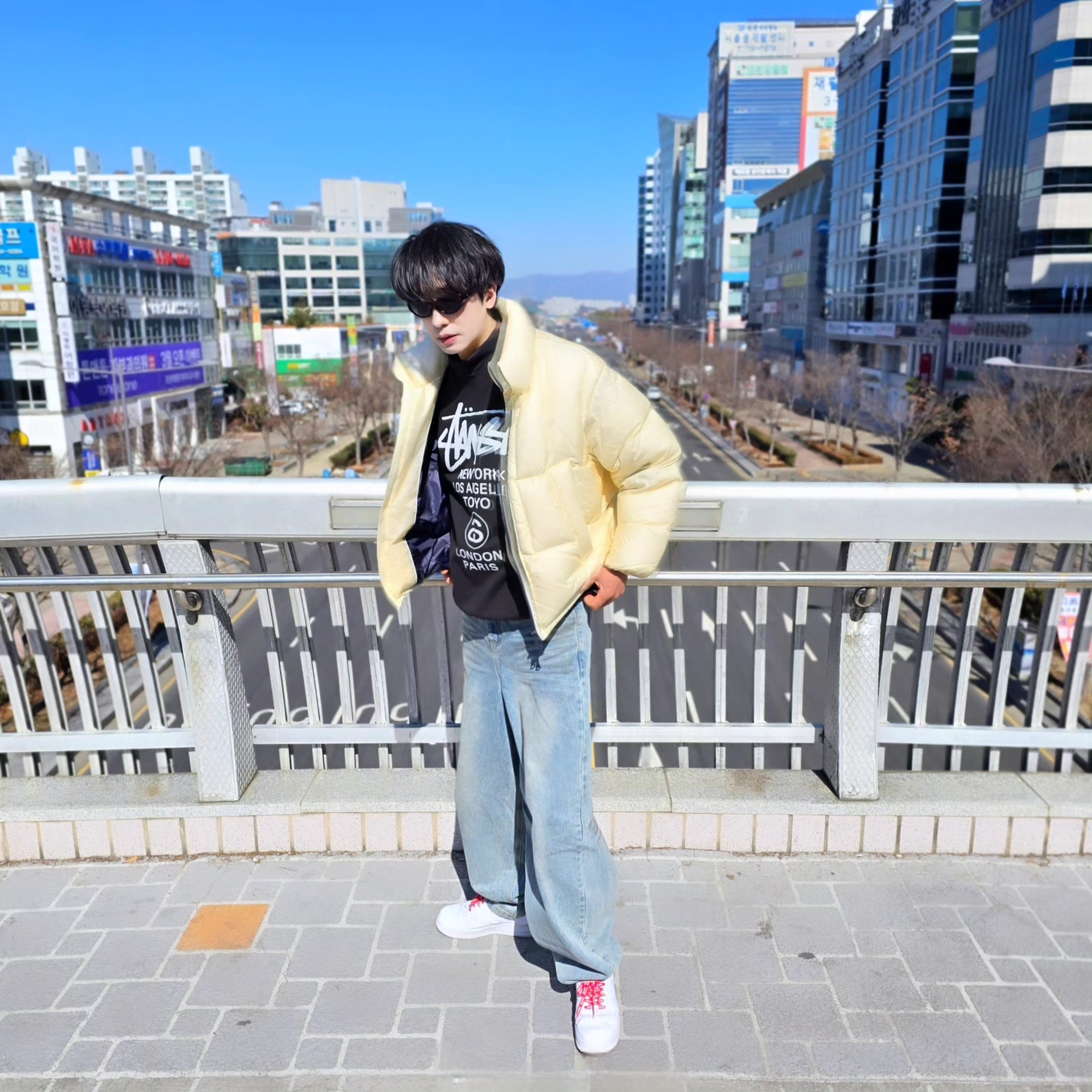 Stussy World Tour Crew Black 2023, Stussy World Tour Crew Black 2024 착용 스타일 - 1