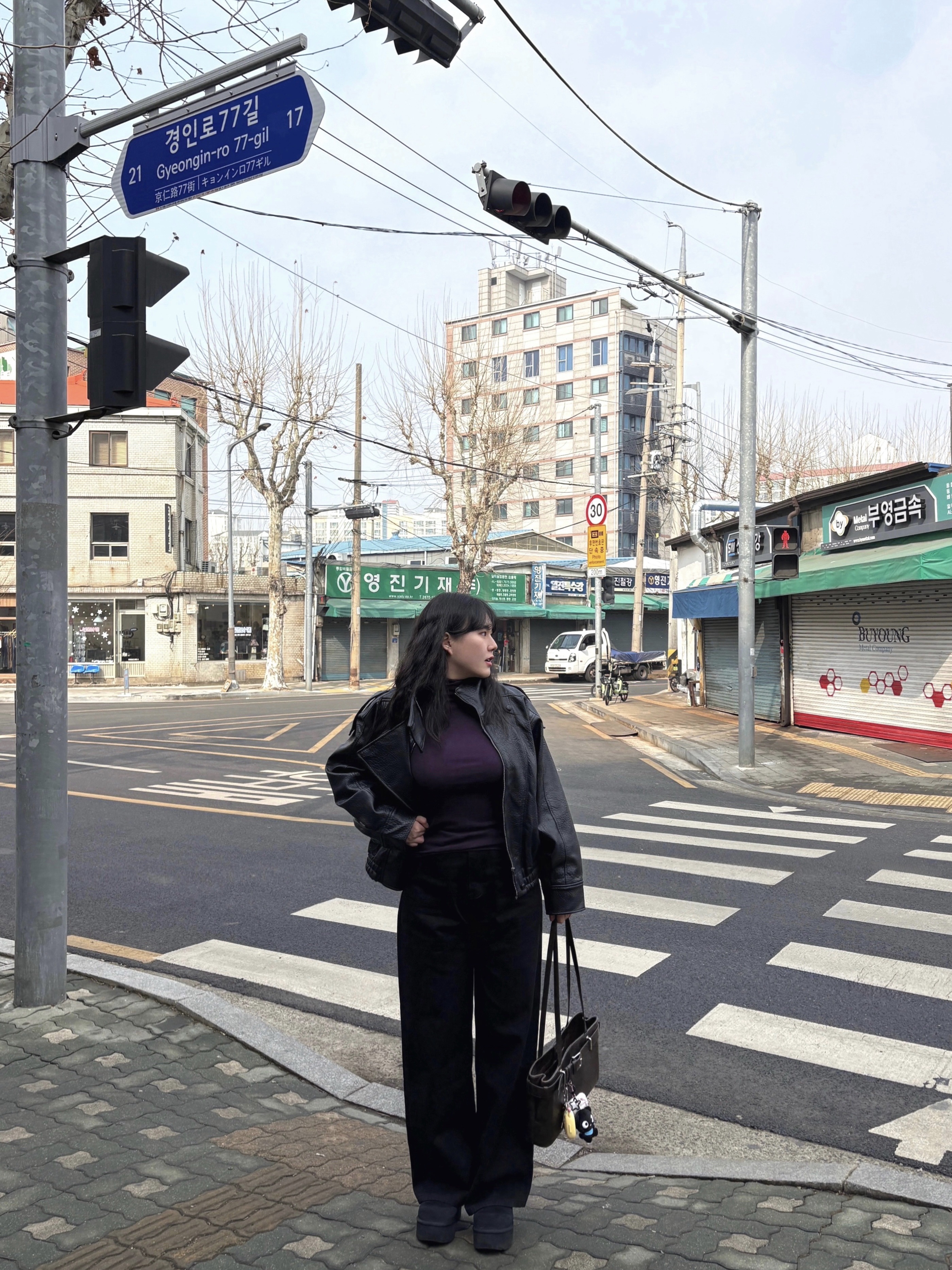 Zara Faux Leather Jacket Black, (W) UGG Classic Mini Platform Boots Black 착용 스타일