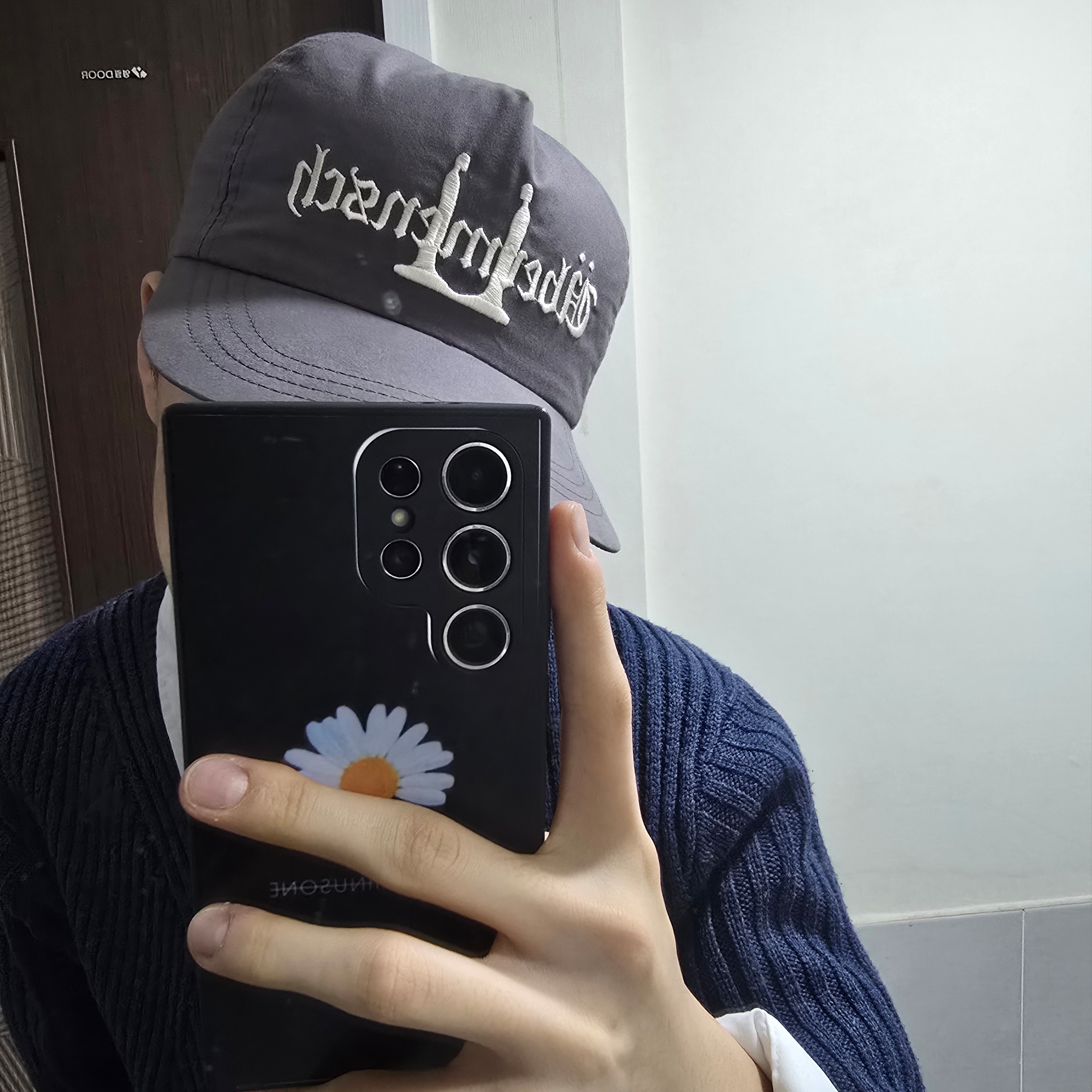 G-DRAGON Ubermensch Cap Charcoal 착용 스타일 - 2