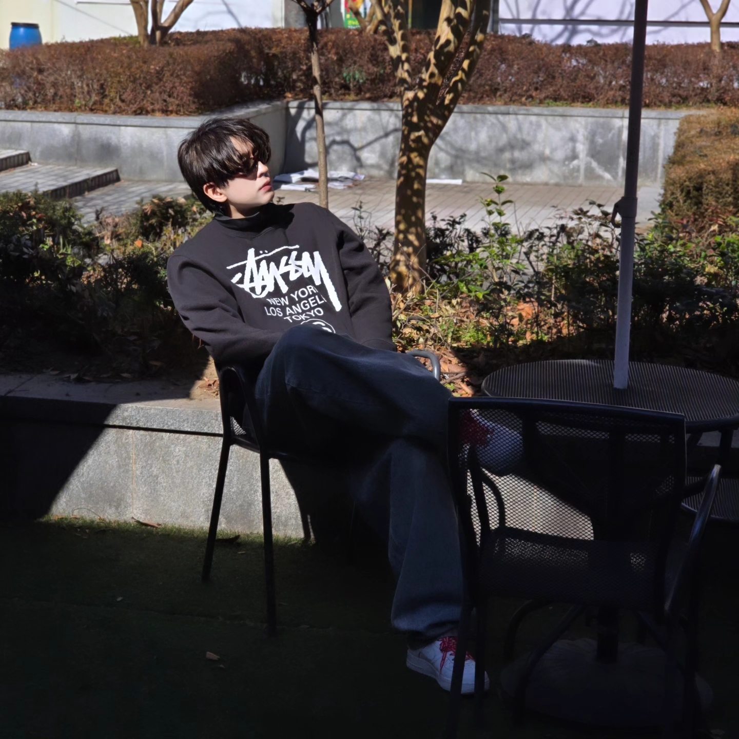 Stussy World Tour Crew Black 2023, Stussy World Tour Crew Black 2024 착용 스타일 - 1