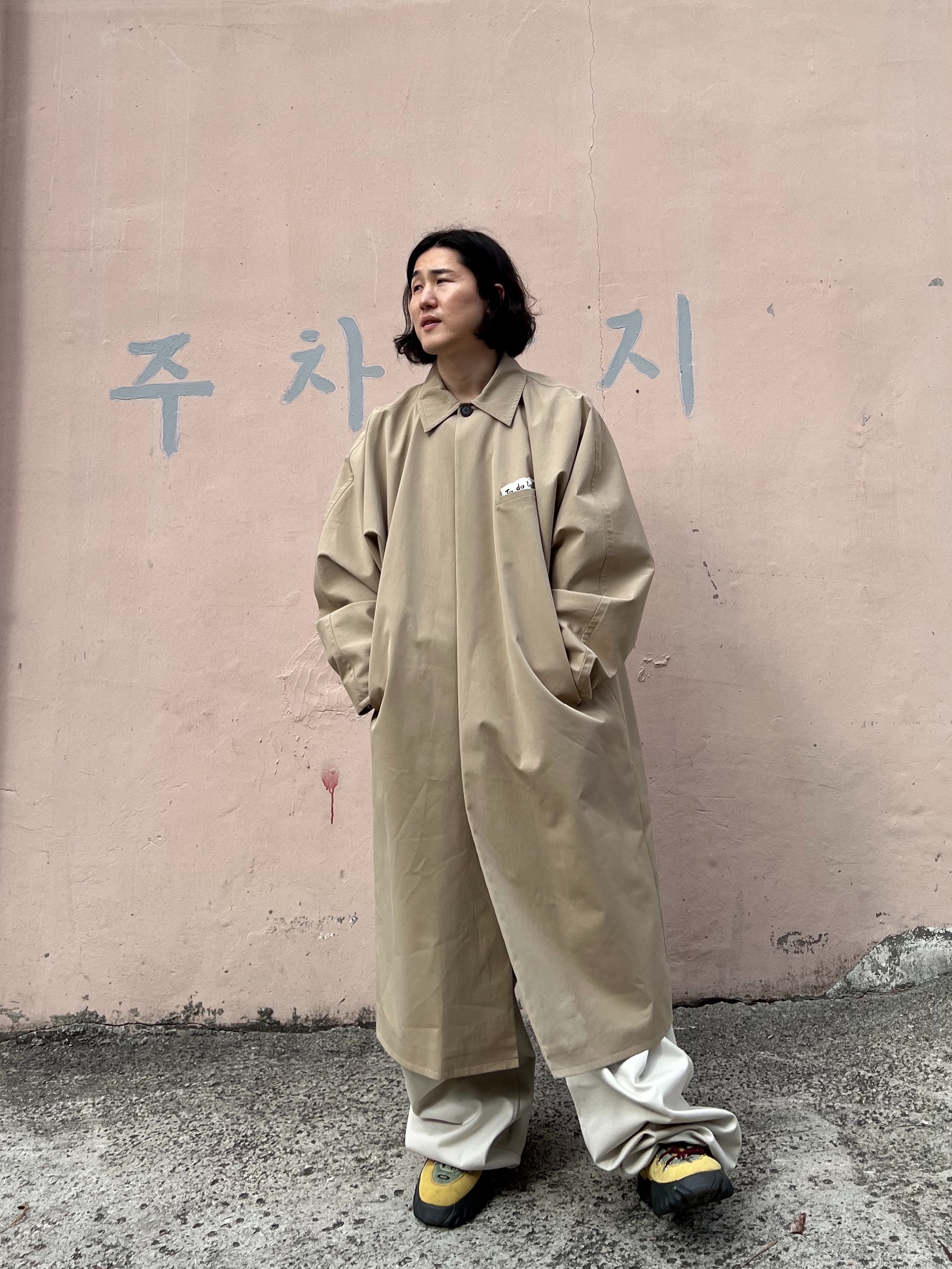 Kamien 247 All day Baggy Pants Light Beige, Oakley Factory Team Suede Flesh Edge Boots Yellow 착용 스타일 - 4