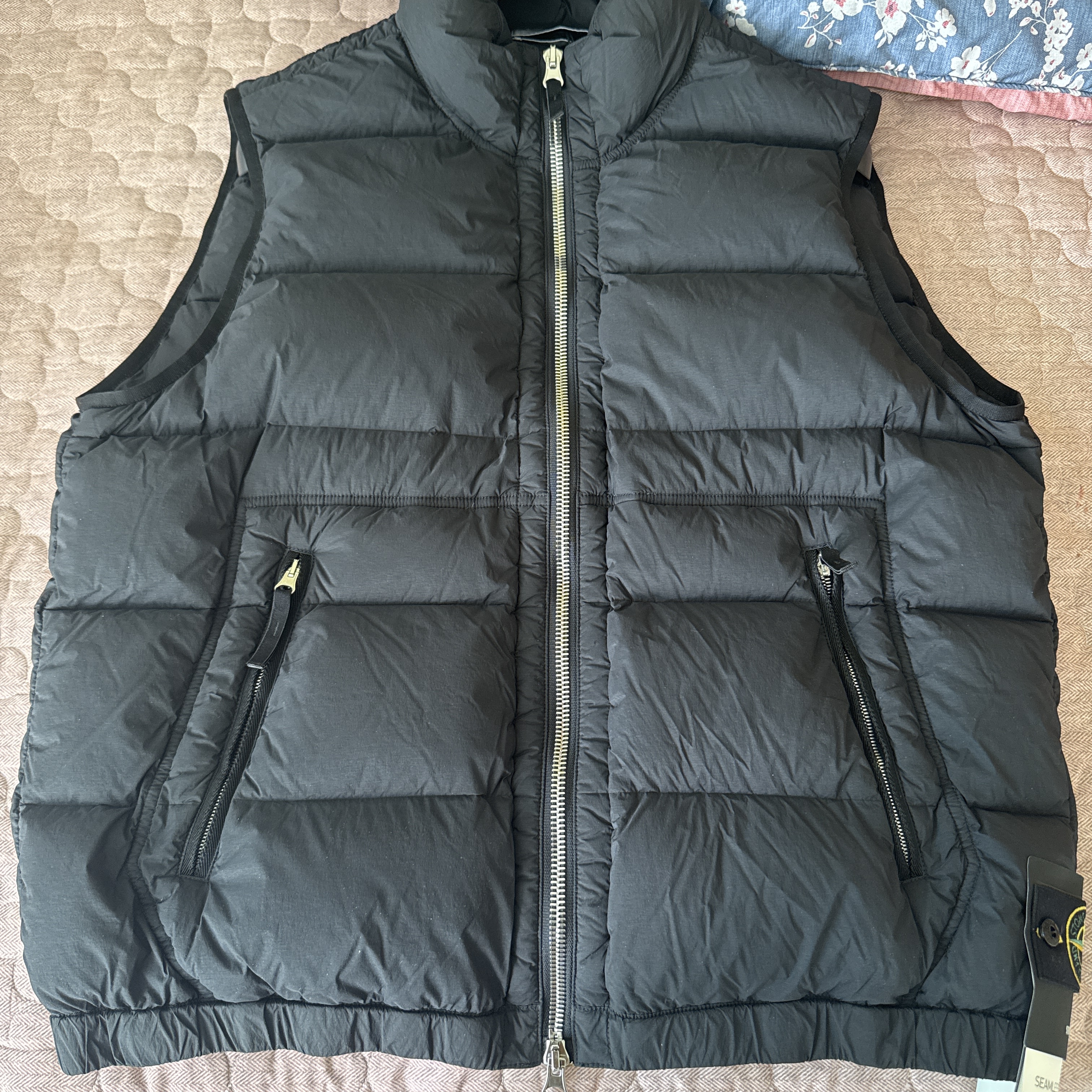 Stone Island G100007 Seamless Tunnel Nylon Down-TC Down Vest Black - 25FW 착용 스타일 - 2