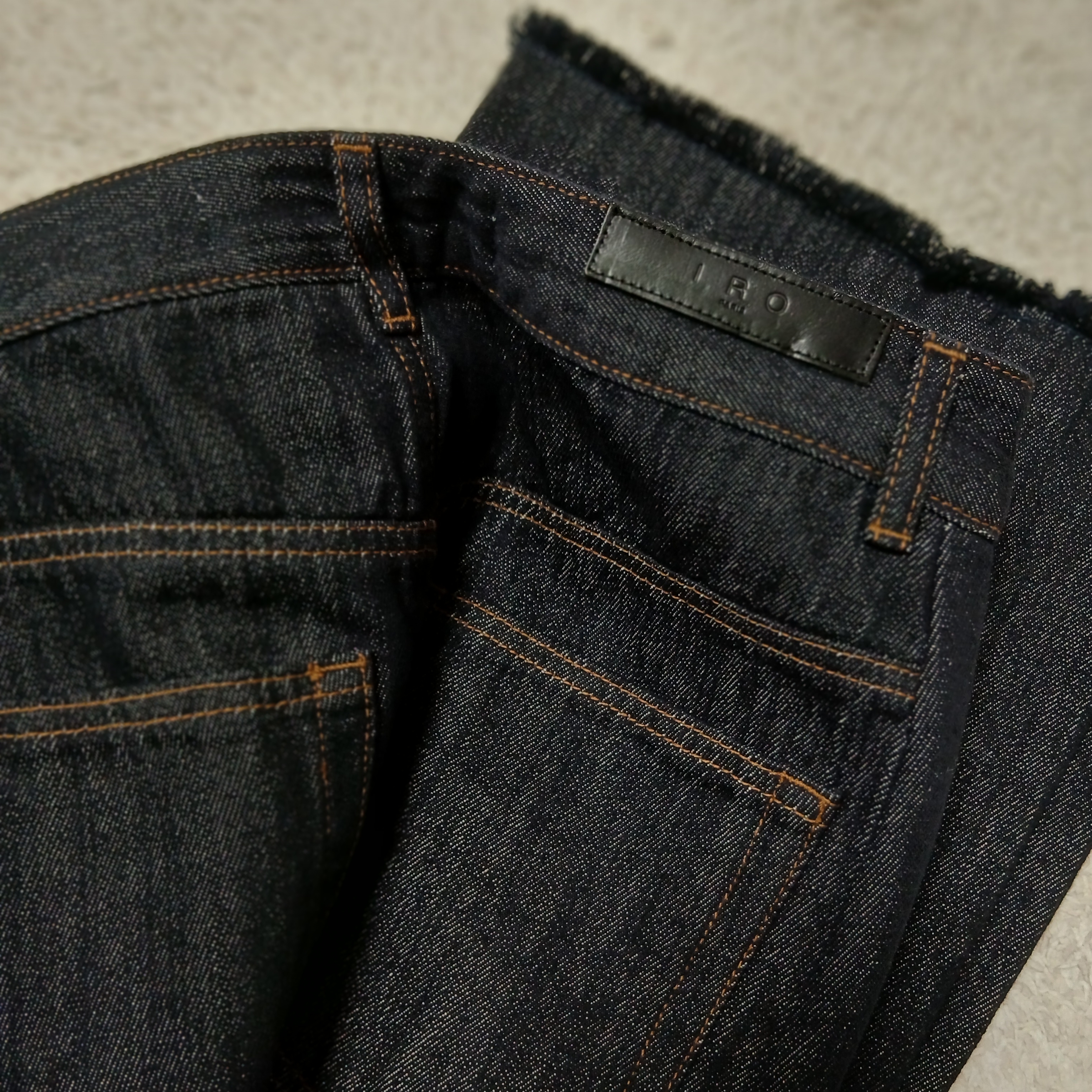 Iro Banding Washed Denim Pants Blue, Iro Boots Cut Washed Denim Pants Blue 착용 스타일 - 4