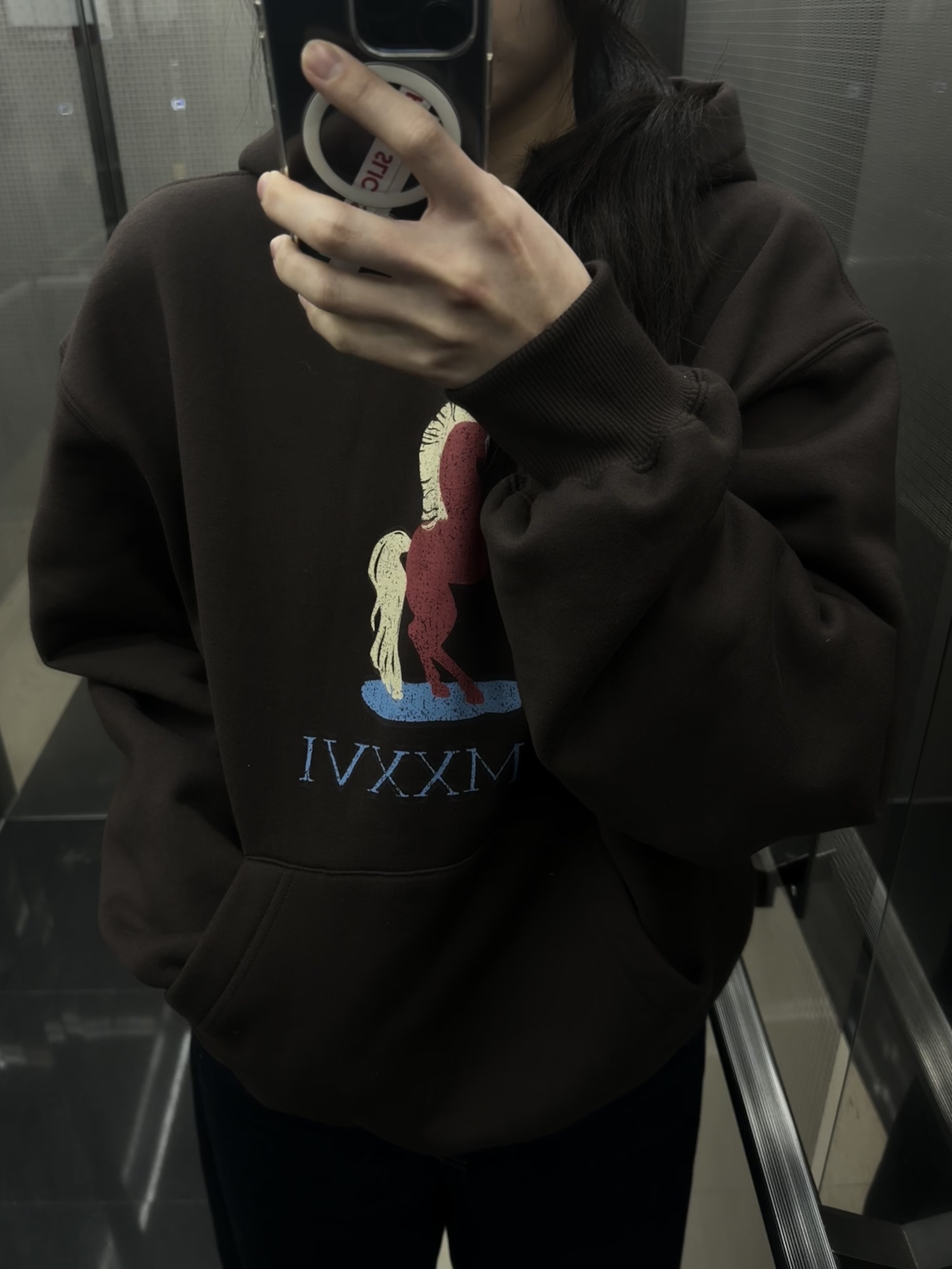 IAB Studio Red Horse Hoodie Brown 착용 스타일 - 1