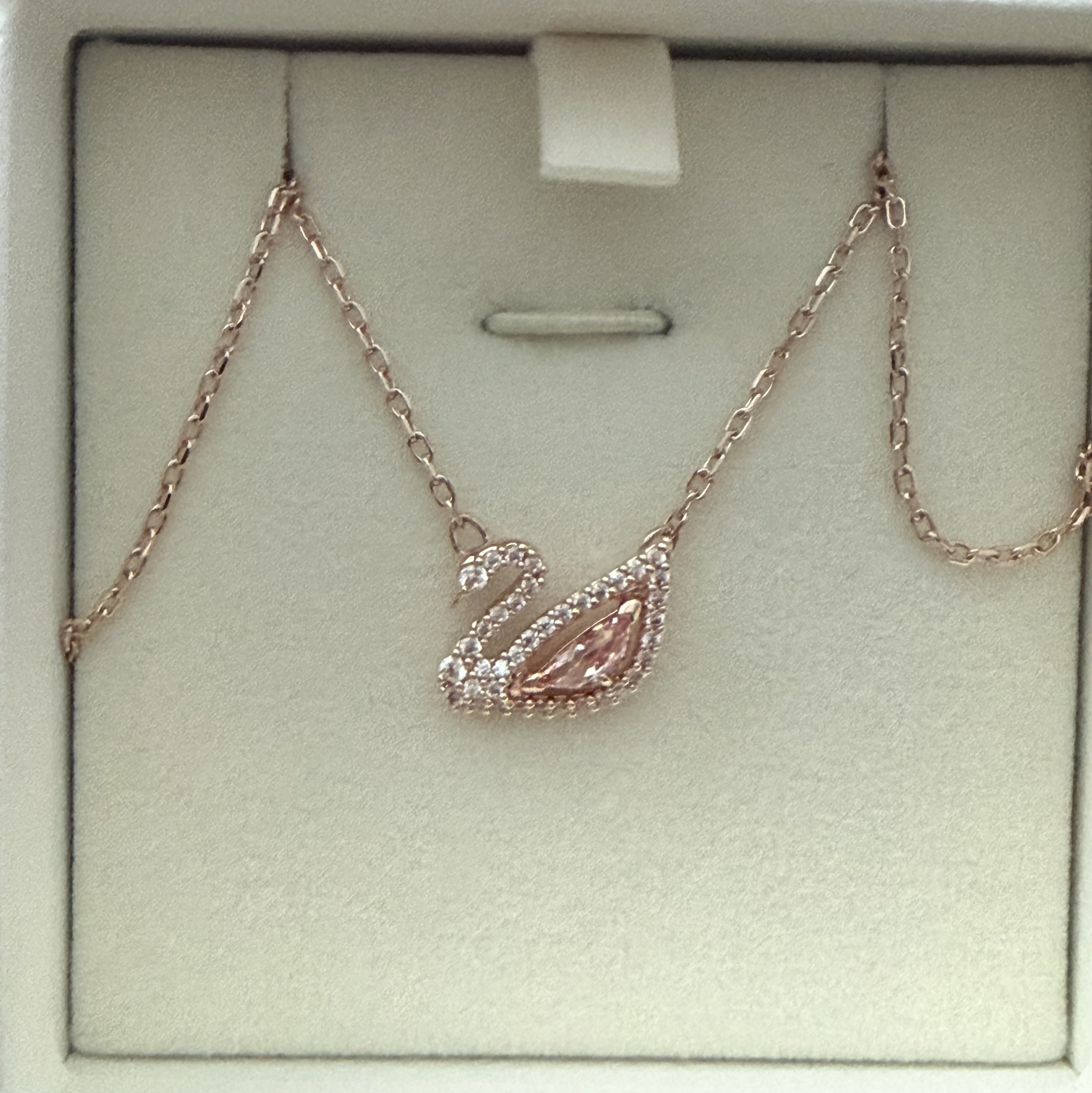 (W) Swarovski Dazzling Swan Necklace Pink Rose Gold Plated 착용 스타일