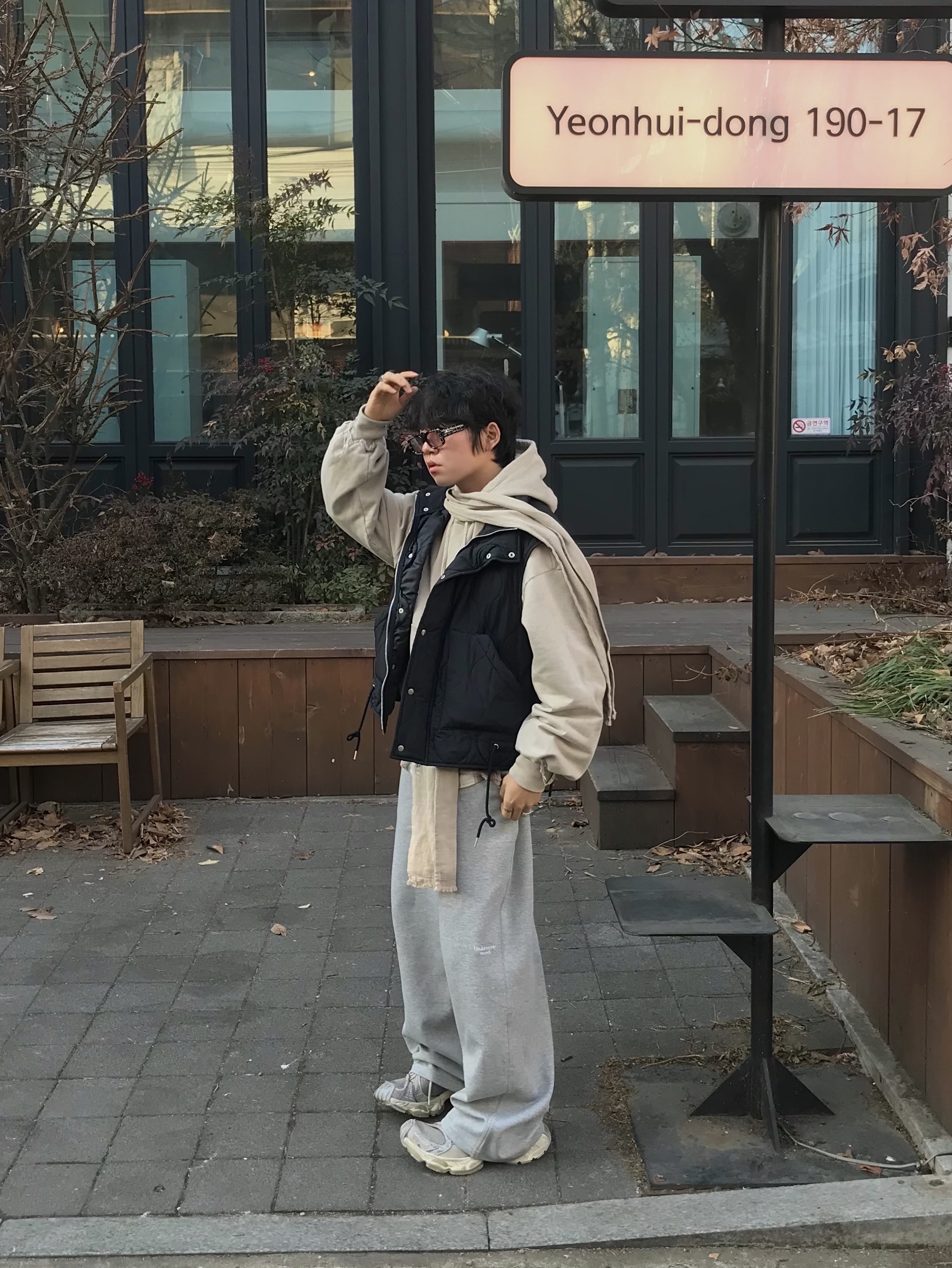 Undermycar Mu.163 Classic Logo Baggy Fit Sweat Pants Melange Gray, Balenciaga Stapler Sneaker Beige Grey 착용 스타일 - 3