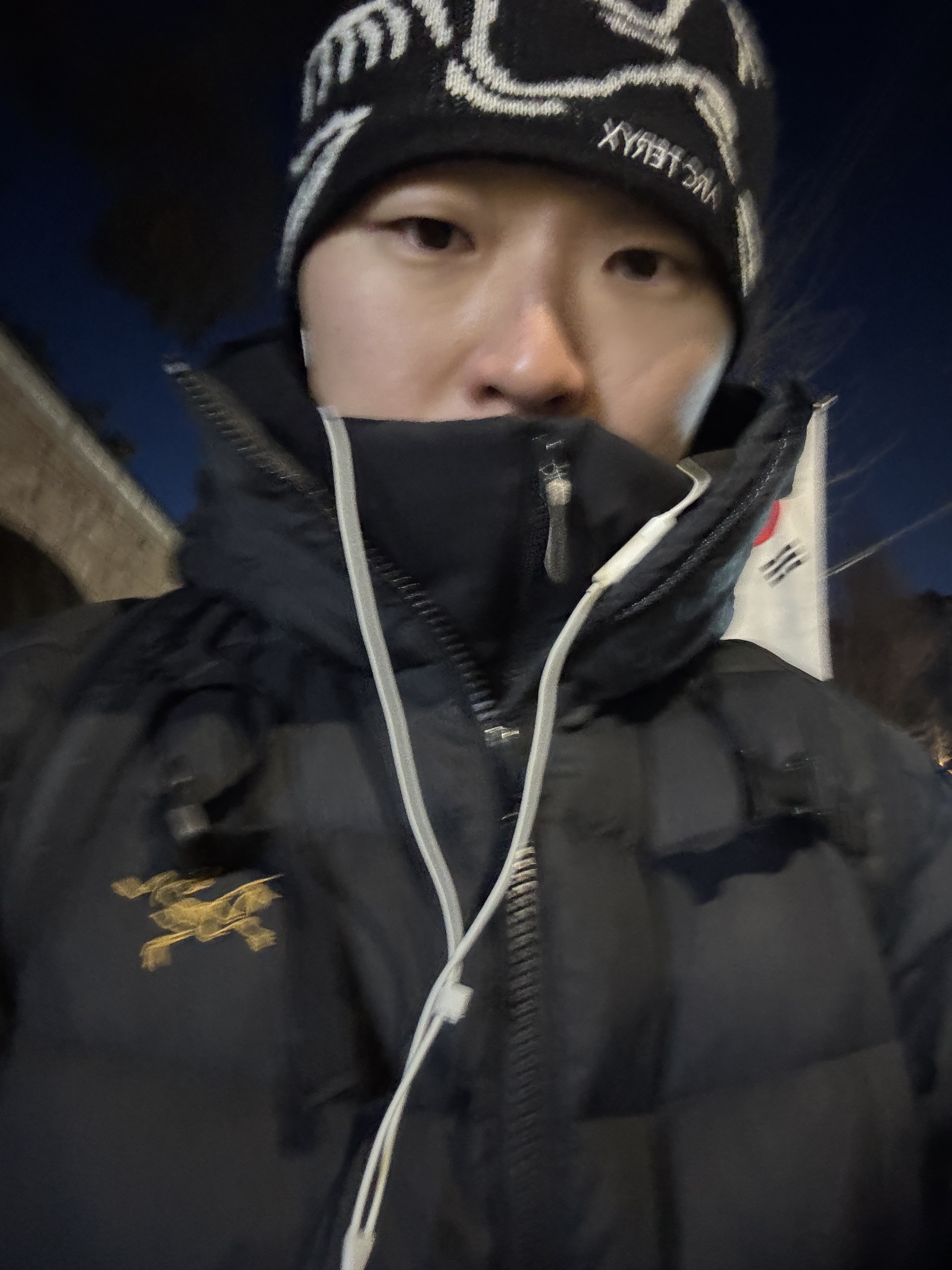 Arc'teryx Bird Head Toque Orca, Arc'teryx Thorium AR Hoody 24K Black 착용 스타일