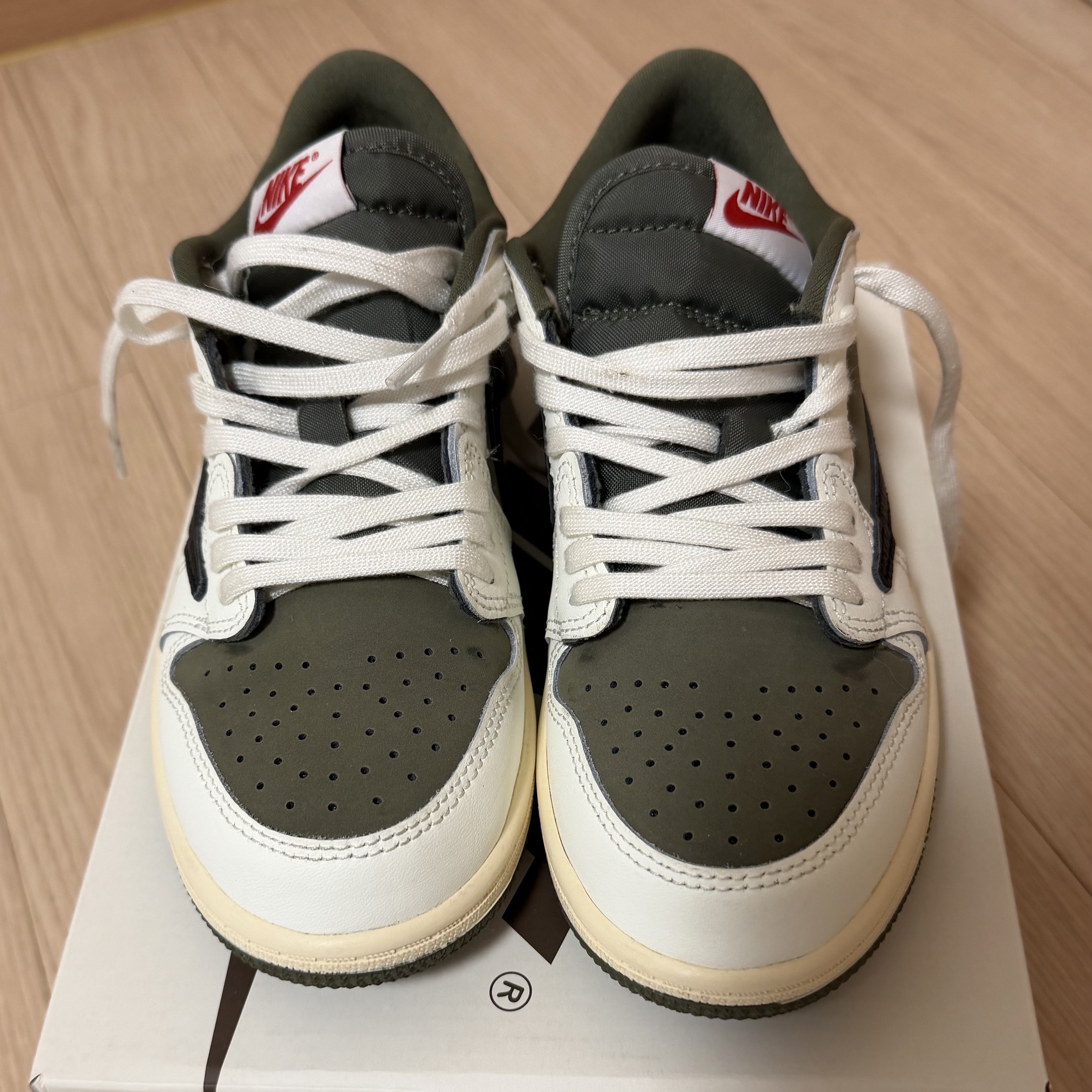 (PS) Jordan 1 x Travis Scott Retro Low OG SP Reverse Olive 착용 스타일 - 1