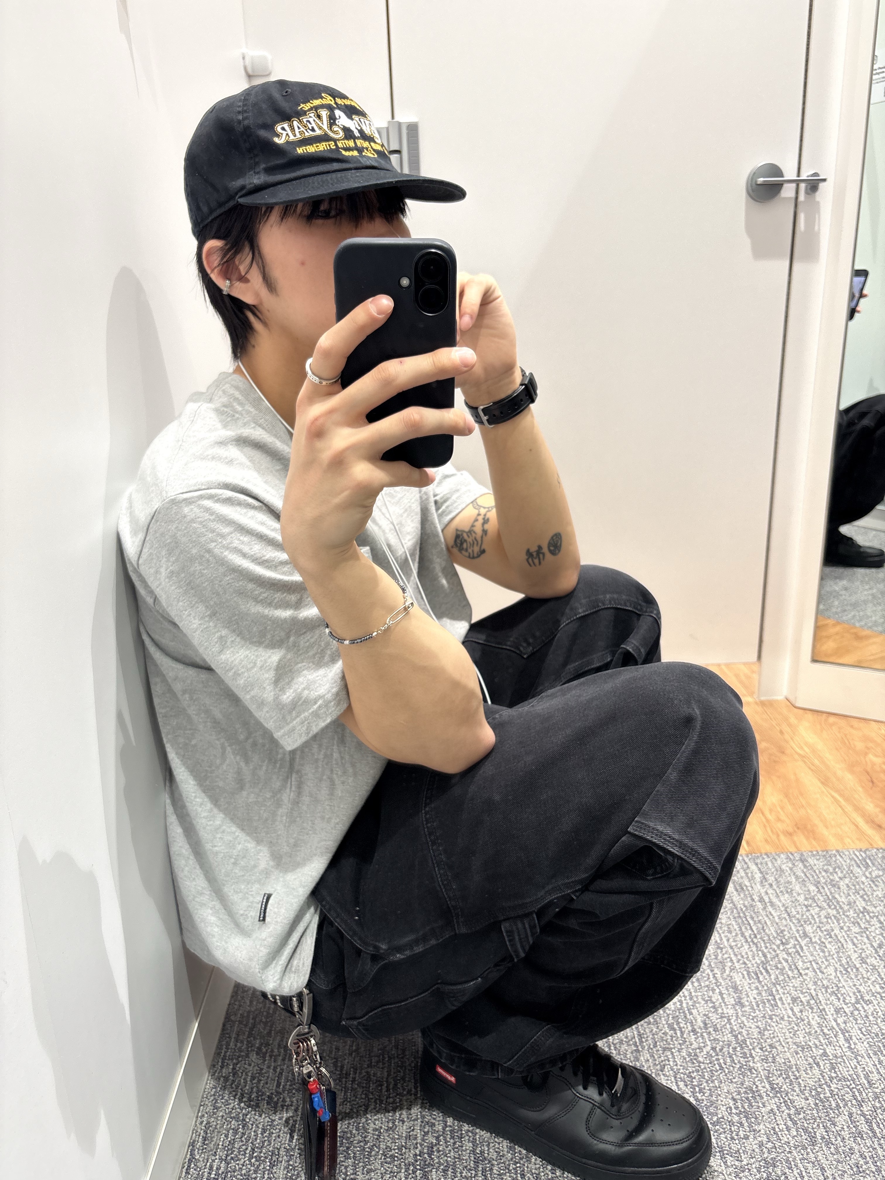 Carhartt WIP Smith Denim Double Knee Pants Black Stone Washed, Nike x Supreme Air Force 1 Low Black 착용 스타일 - 2