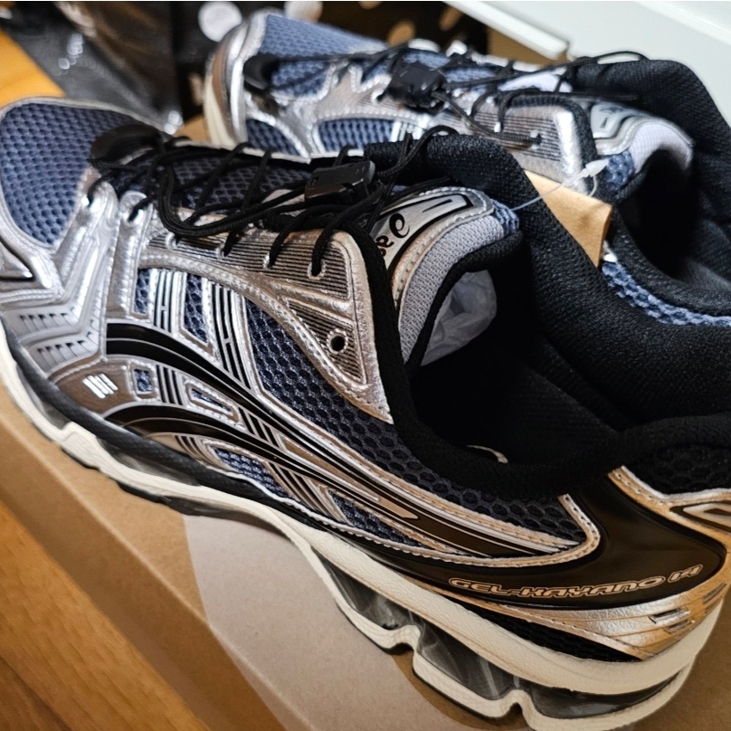 Asics Unlimited Gel-Kayano 14 Carrier Grey Black 착용 스타일