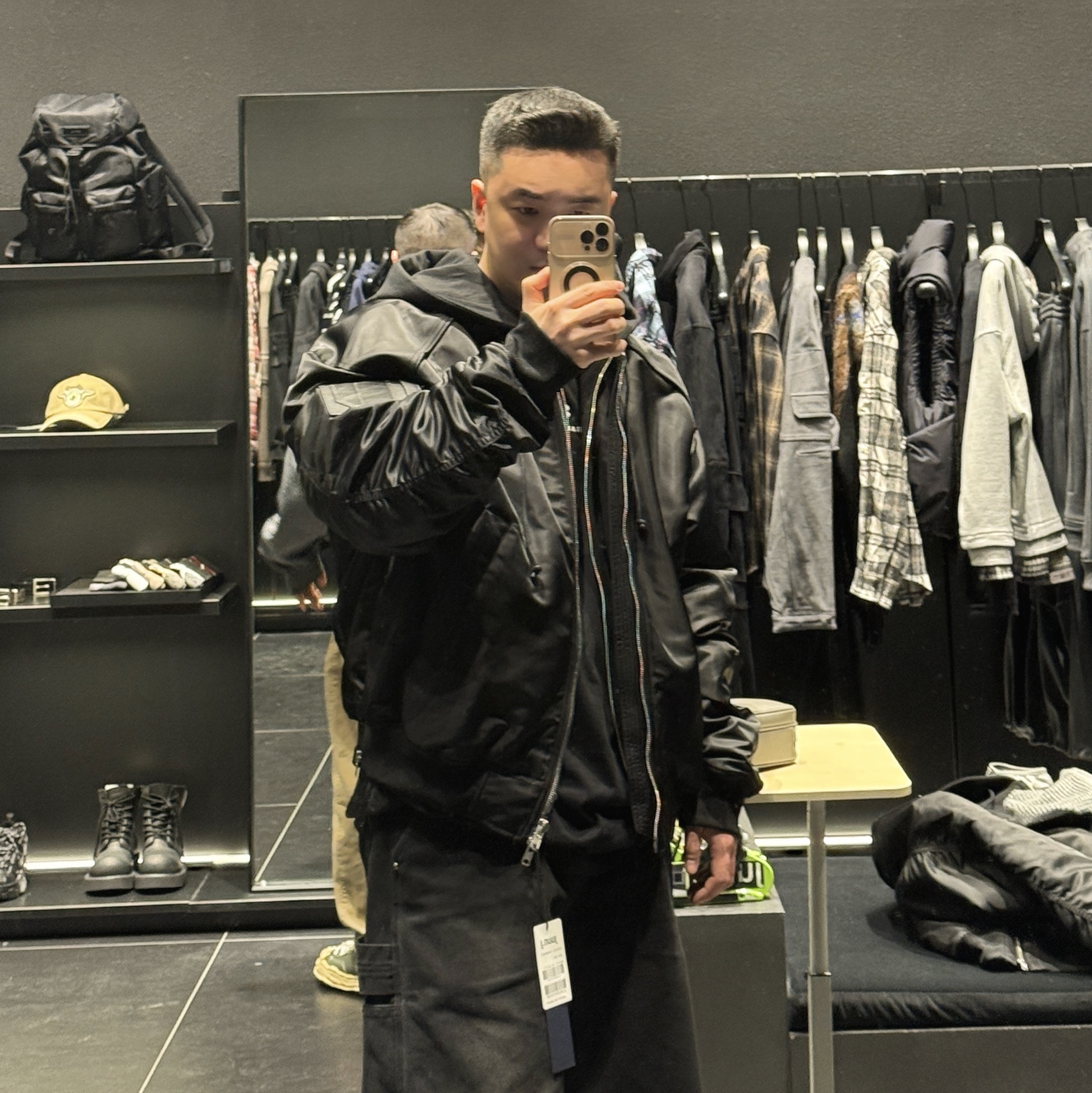 Juun.J Signature Hooded Detachable Nylon MA-1 Jumper Black  - 26SS 착용 스타일 - 1