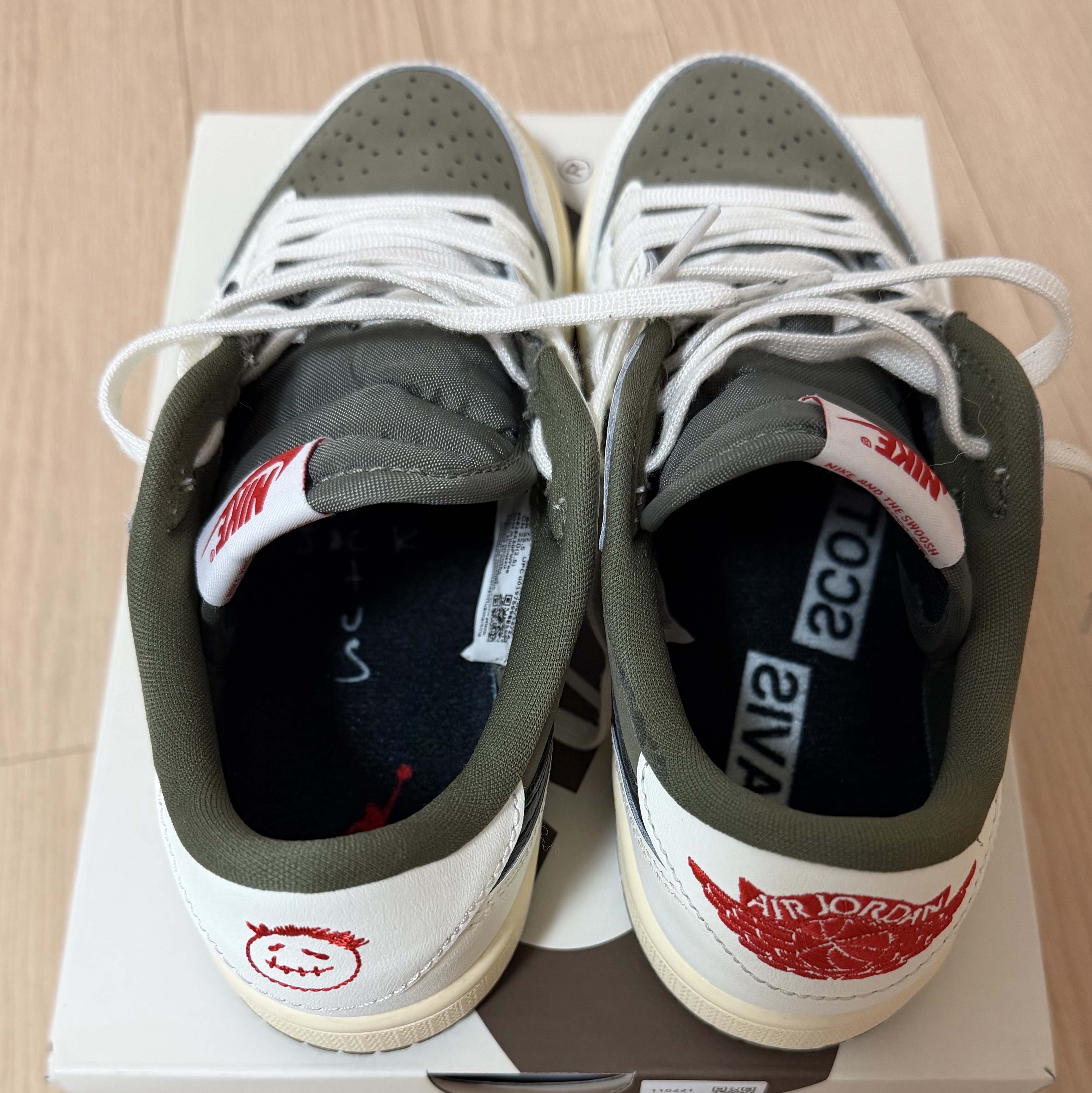 (PS) Jordan 1 x Travis Scott Retro Low OG SP Reverse Olive 착용 스타일 - 3