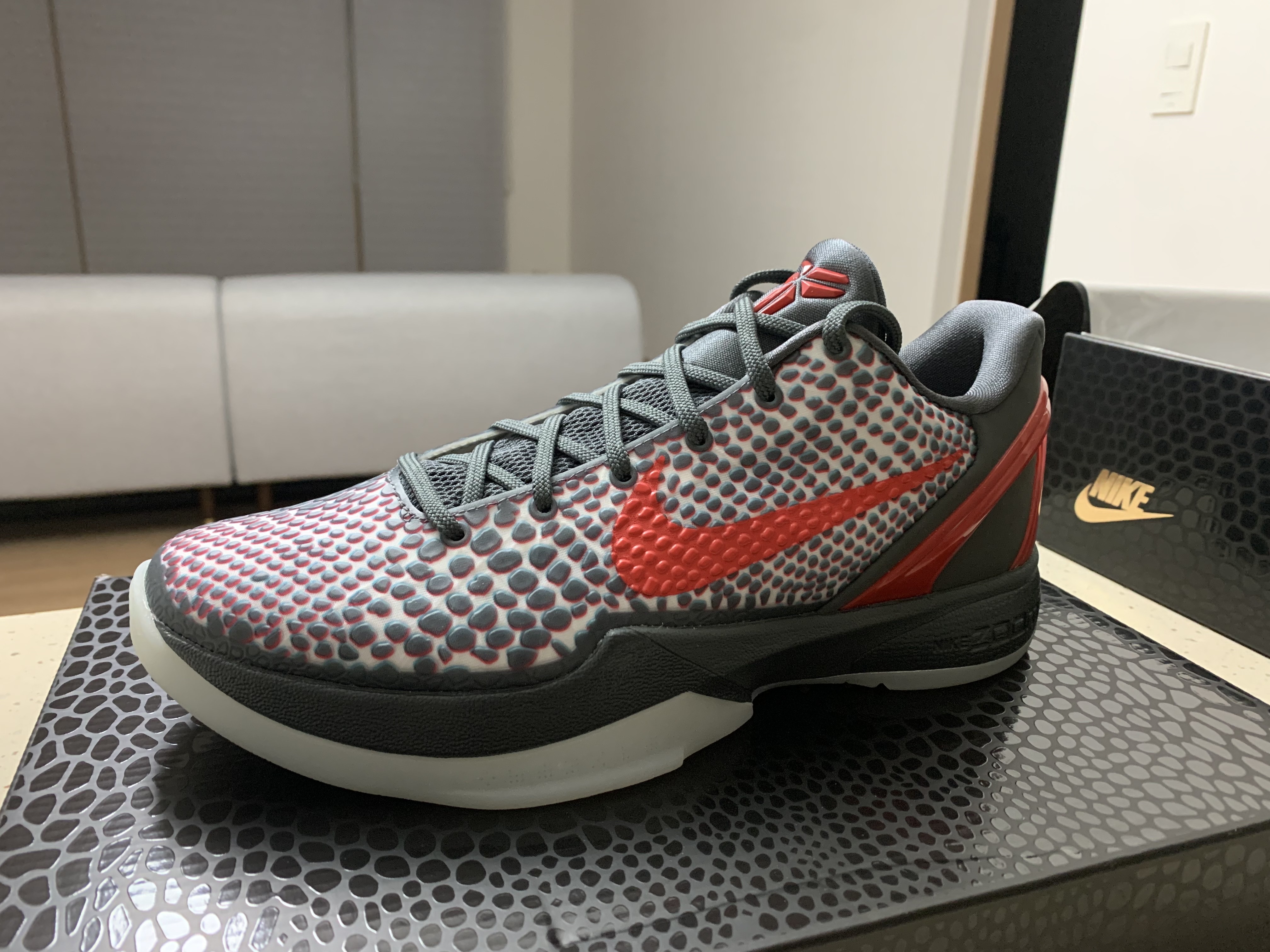 Nike Kobe 6 Protro 3D Dark Grey Chlorine Blue 착용 스타일