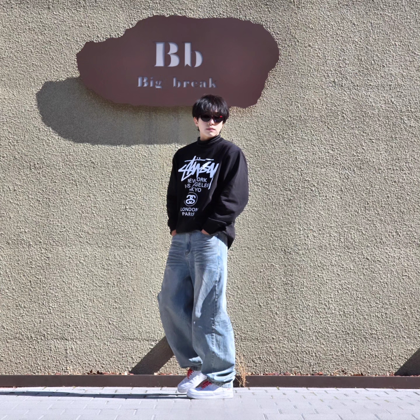 Stussy World Tour Crew Black 2023, Stussy World Tour Crew Black 2024 착용 스타일 - 3