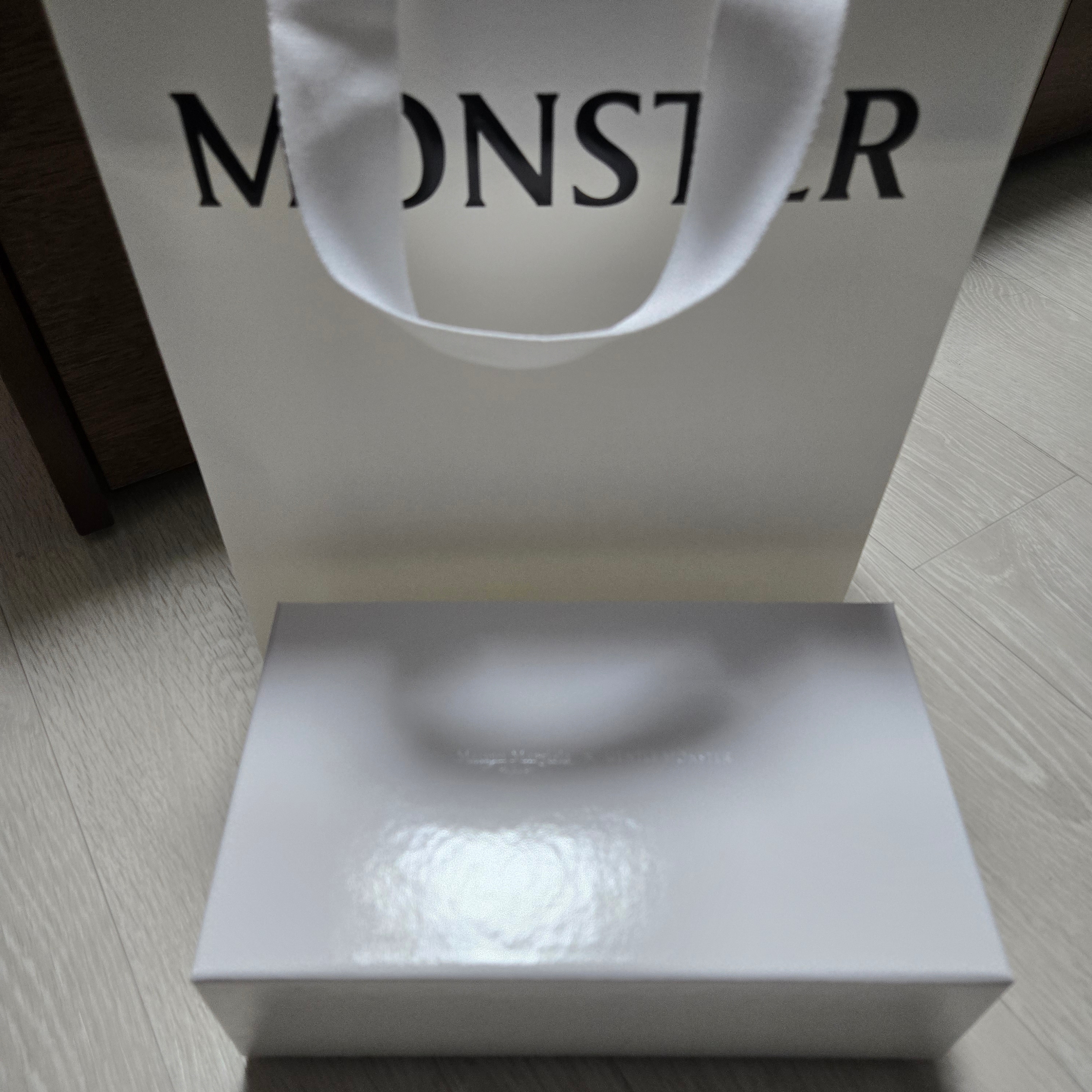 Gentle Monster x Maison Margiela MM212 Black Clear 착용 스타일 - 4