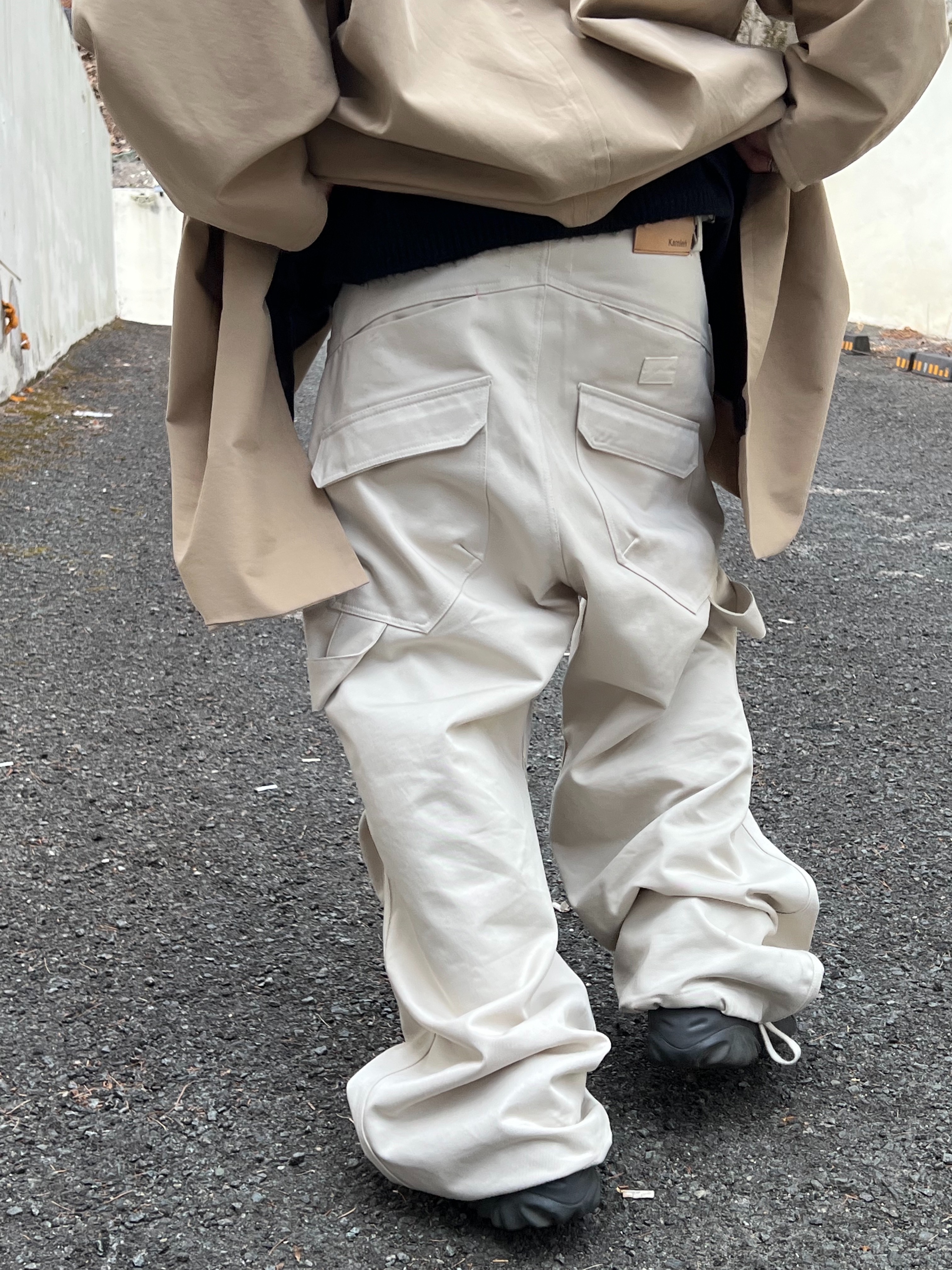 Kamien 247 All day Baggy Pants Light Beige, Oakley Factory Team Suede Flesh Edge Boots Yellow 착용 스타일 - 3