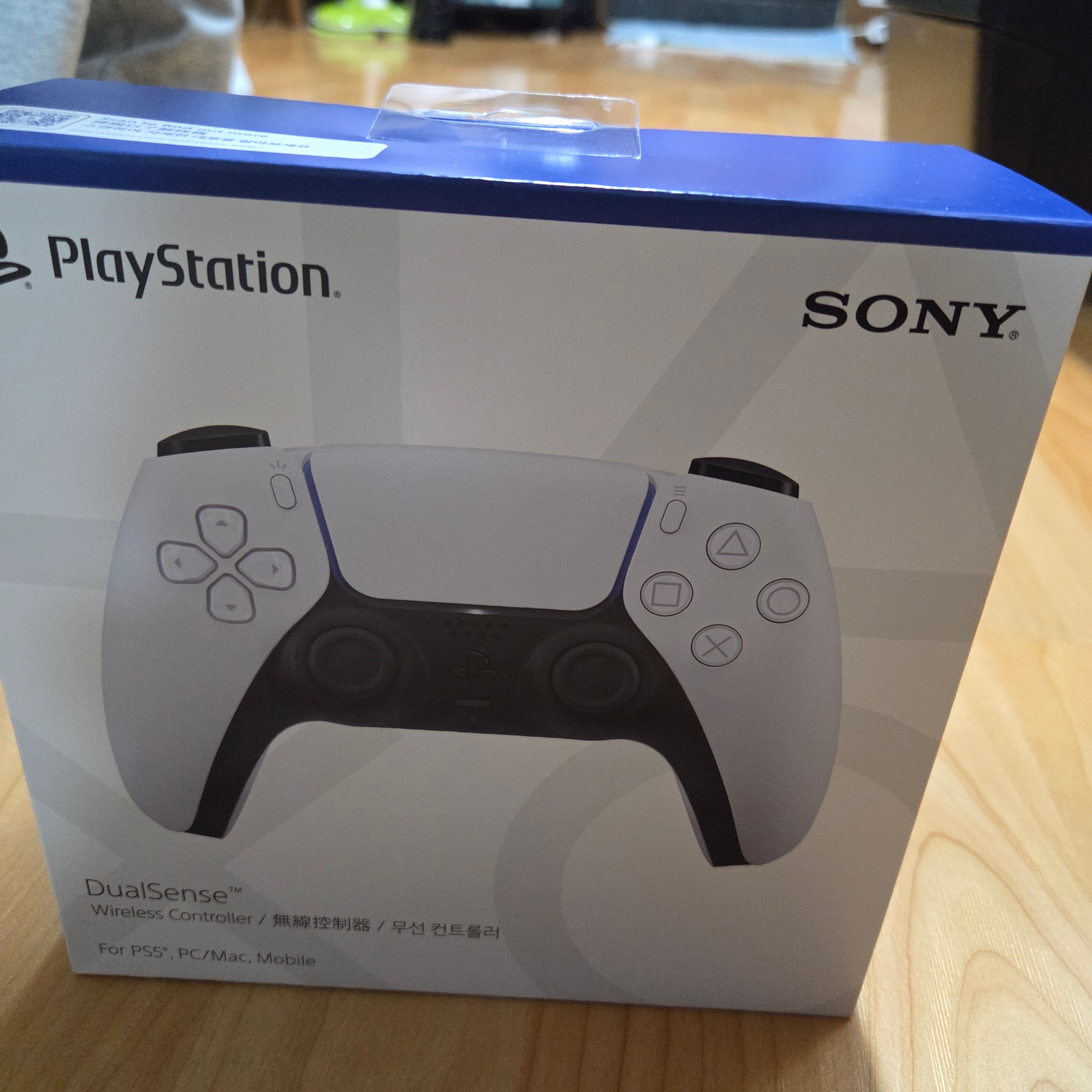 PlayStation 5 DualSense Wireless Controller White 착용 스타일