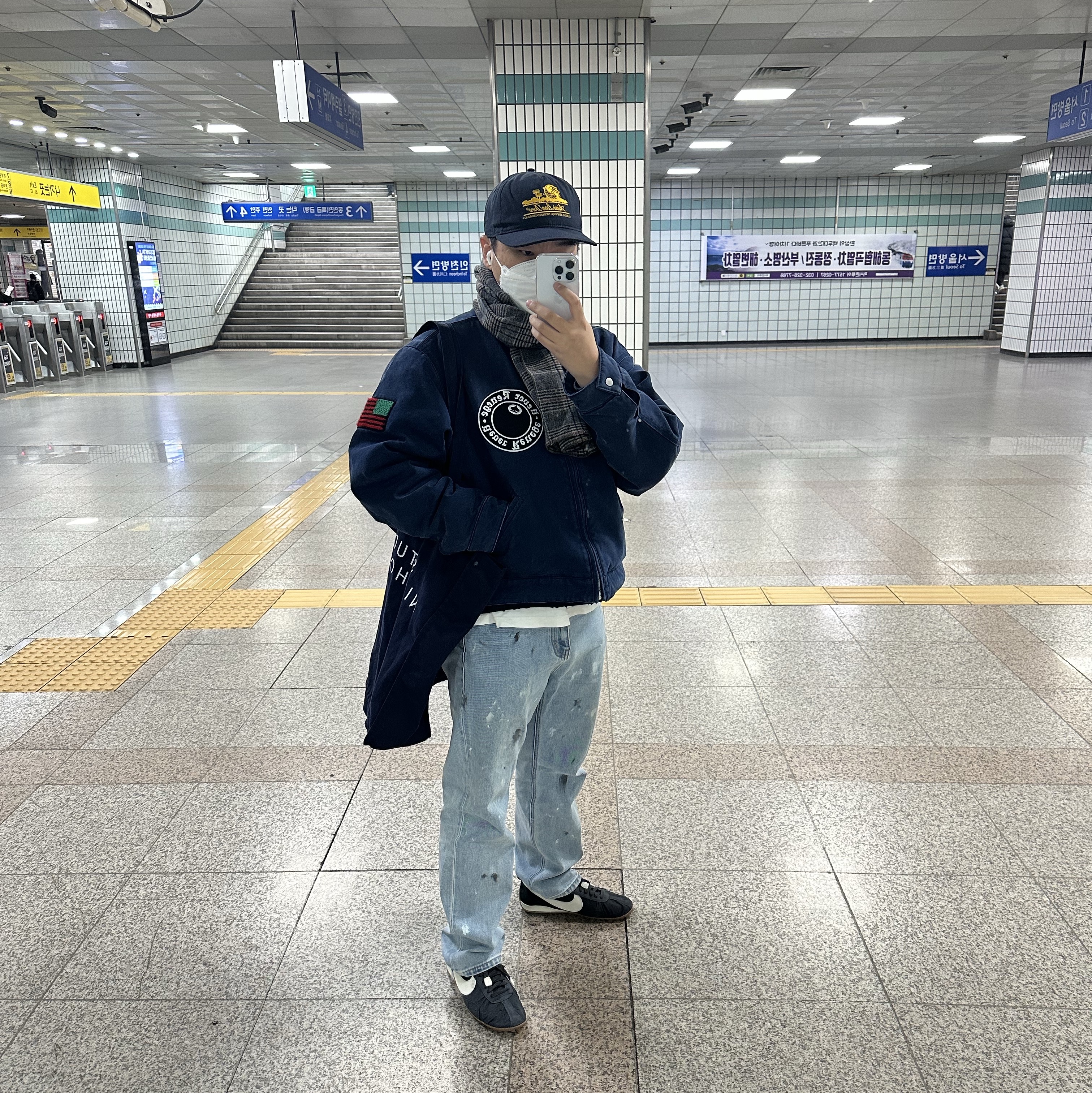Stussy x Denim Tears Canvas Jacket Blue, Nike x Jacquemus Moon Shoe SP Off Noir Cashmere 착용 스타일