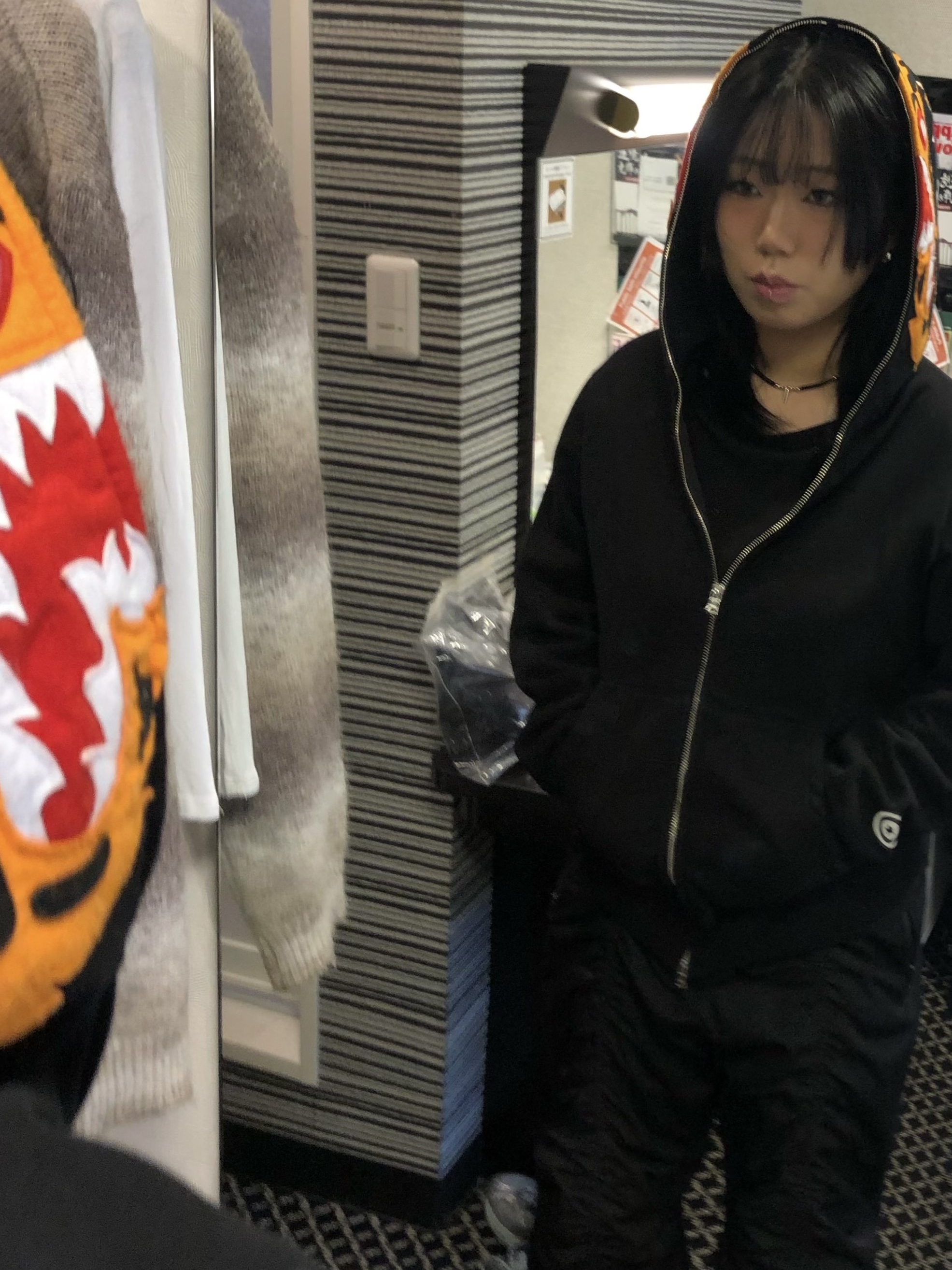BAPE Tiger Full Zip Hoodie Black 착용 스타일 - 2