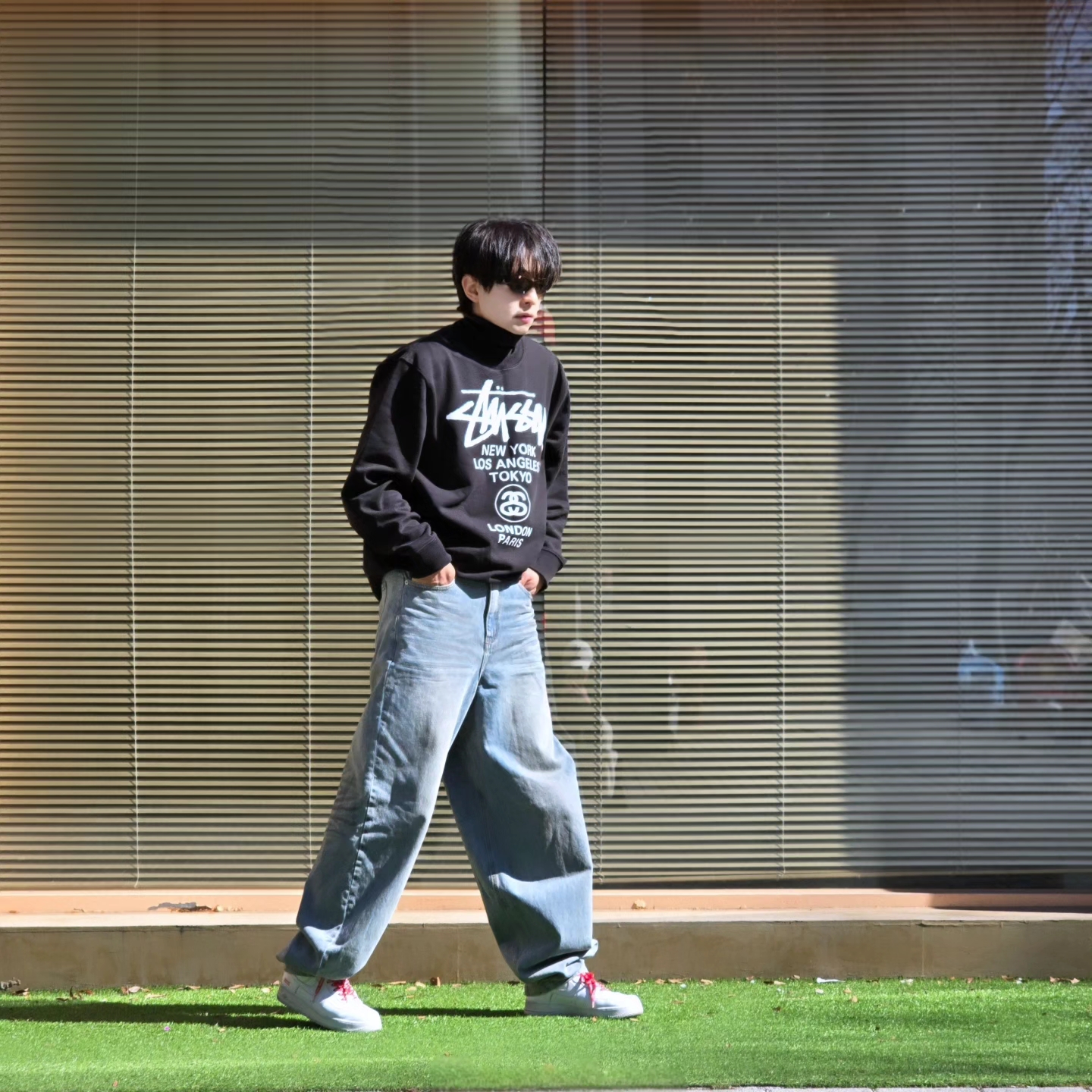 Stussy World Tour Crew Black 2023, Stussy World Tour Crew Black 2024 착용 스타일 - 4