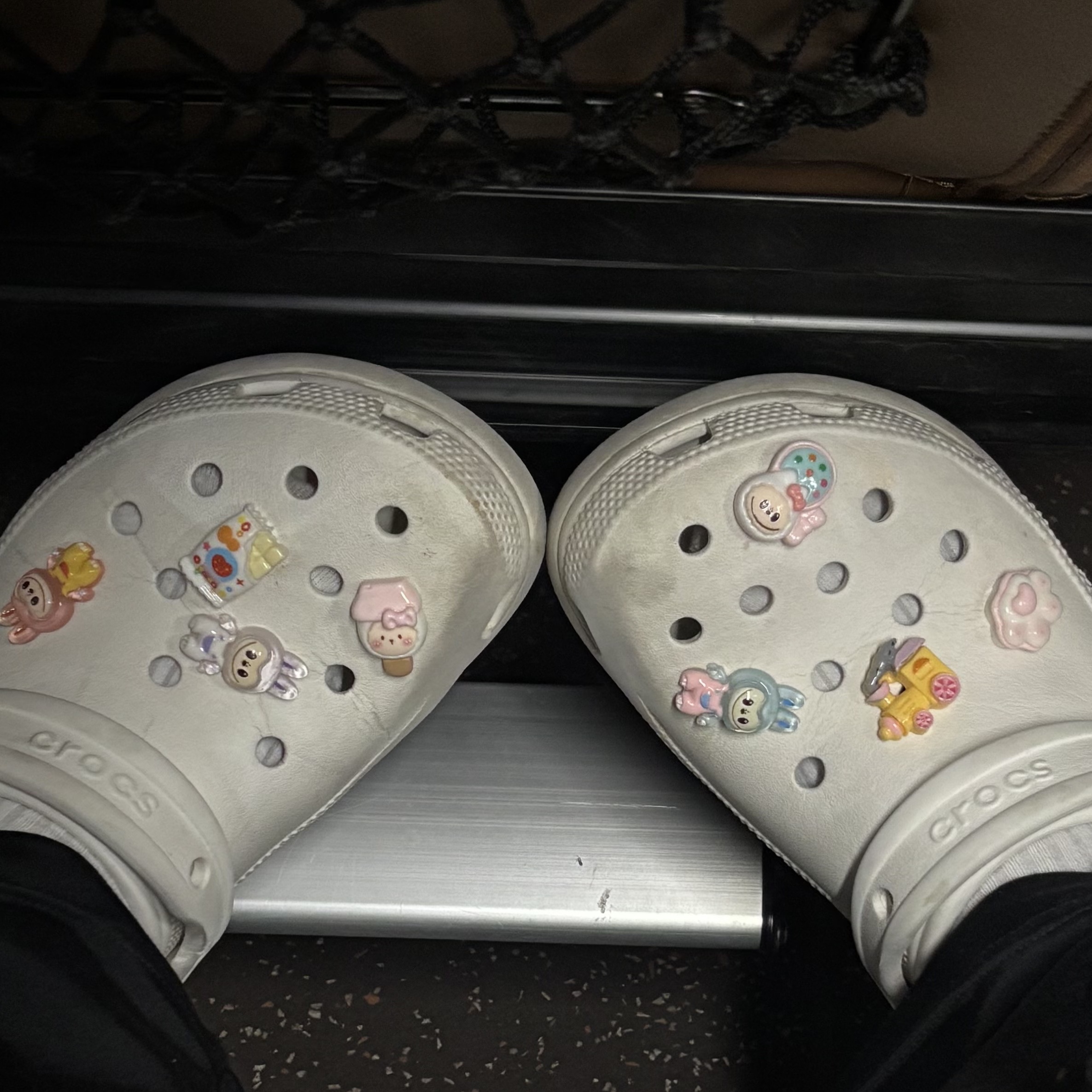 (W) Crocs Classic Platform Clog White 착용 스타일 - 2