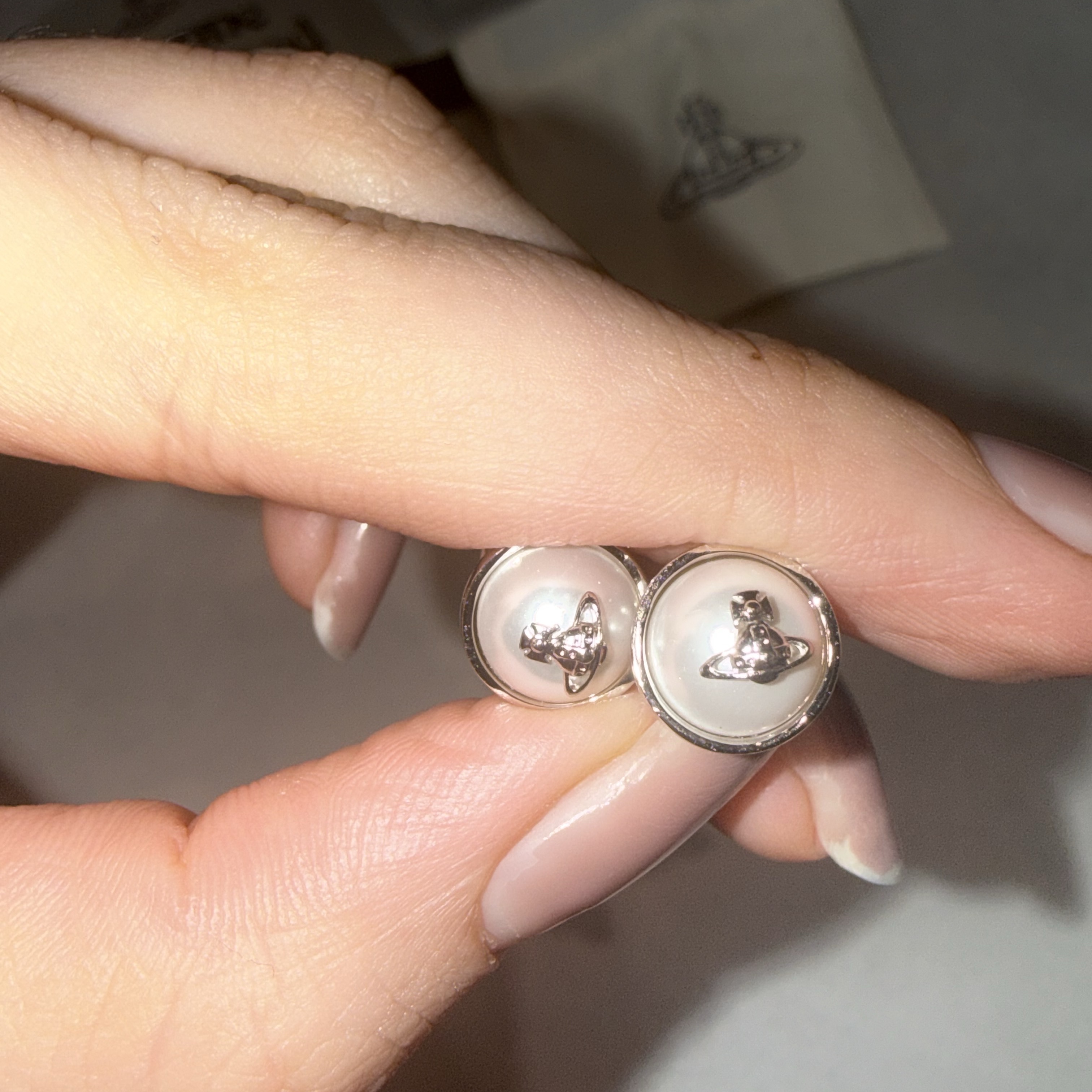 (W) Vivienne Westwood Olga Earrings Silver 착용 스타일 - 2