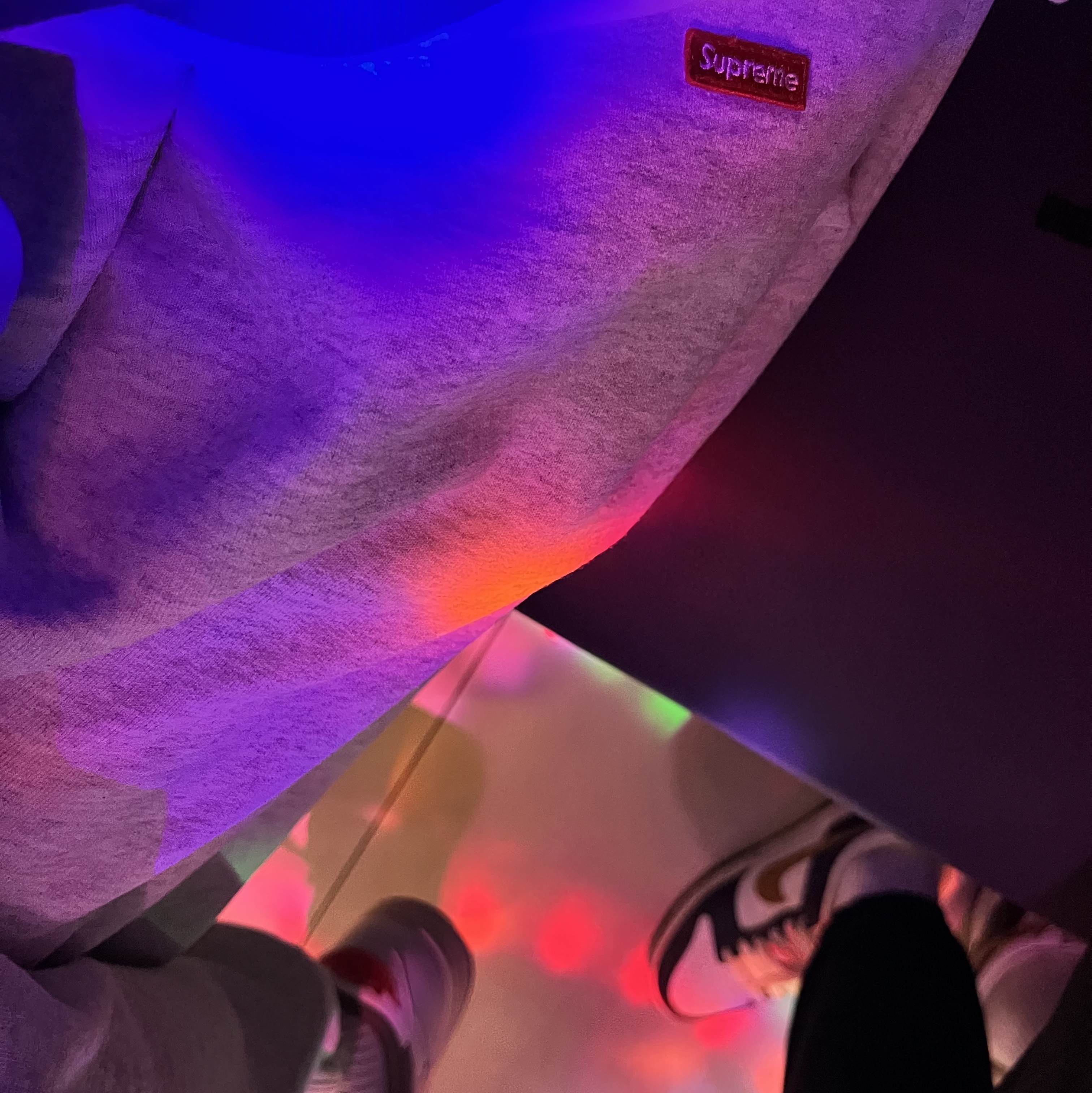 Supreme Small Box Sweatpants Ash Grey - 24SS 착용 스타일