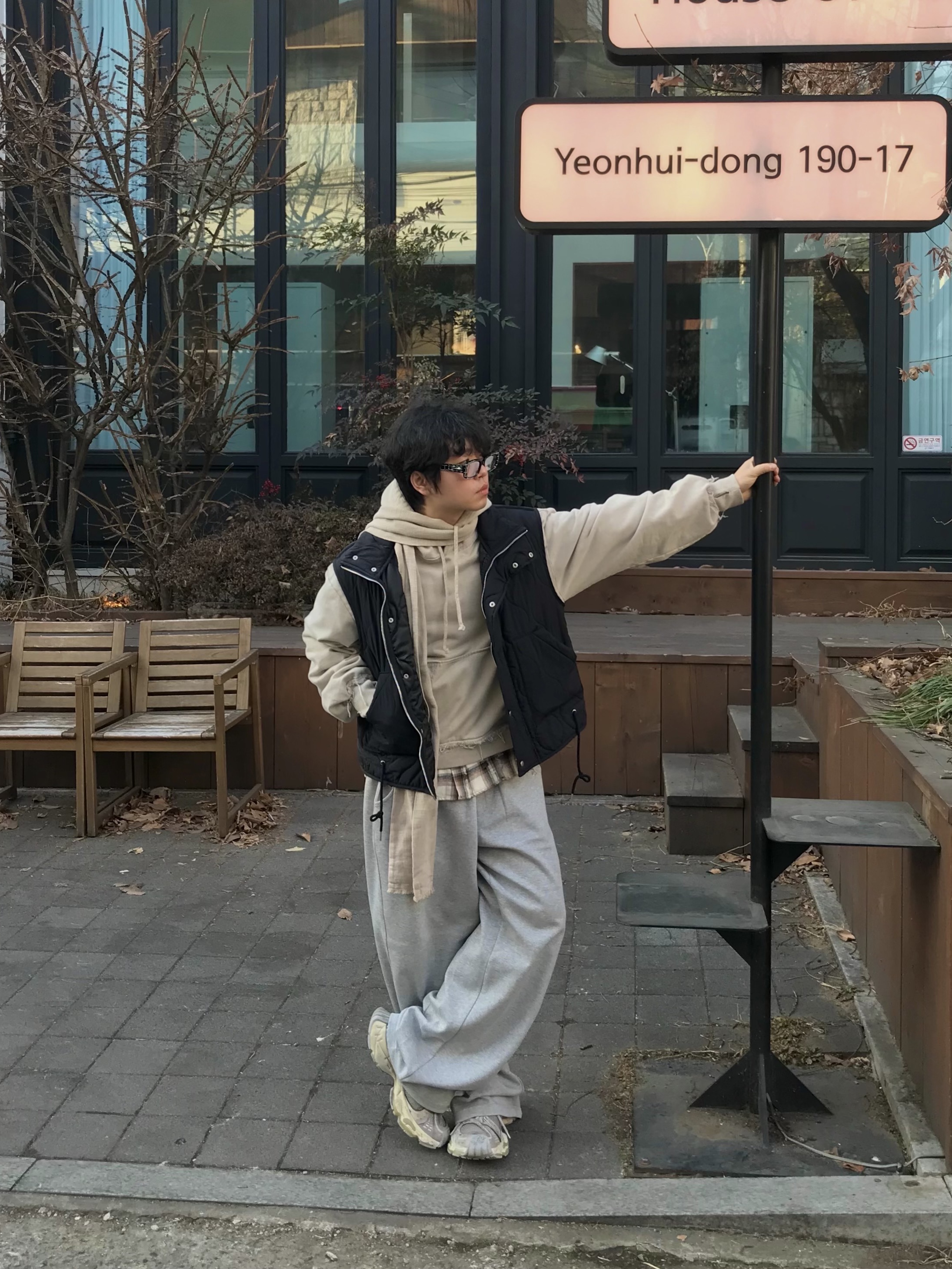 Undermycar Mu.163 Classic Logo Baggy Fit Sweat Pants Melange Gray, Balenciaga Stapler Sneaker Beige Grey 착용 스타일 - 4