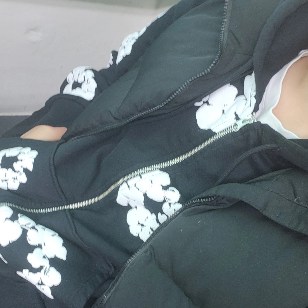 Denim Tears Cotton Wreath Zip Hoodie Black 착용 스타일