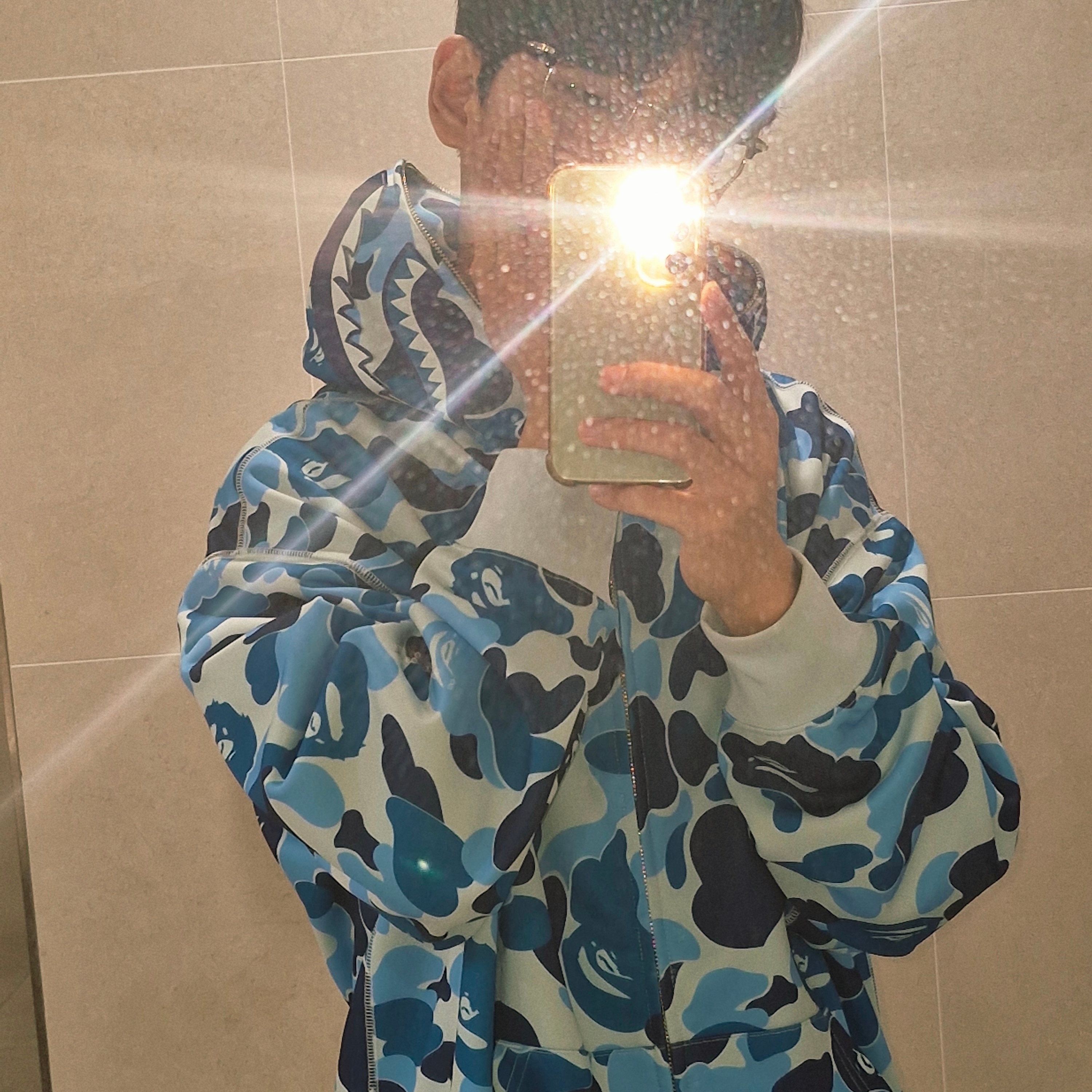 BAPE ABC Camo Rayon Relaxed Fit Shark Full Zip Hoodie Blue 착용 스타일 - 2