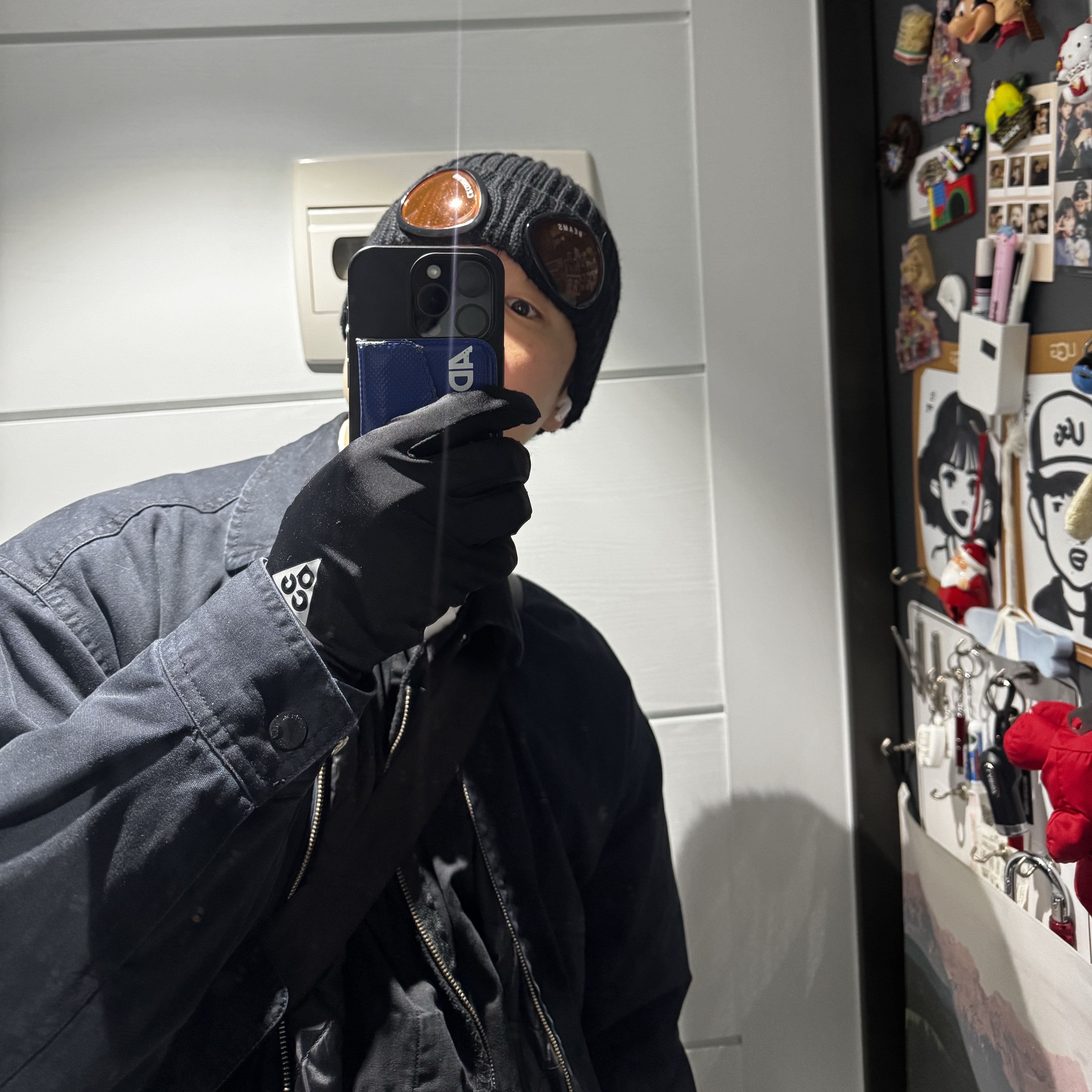 Ader Error Standic Magsafe Wallet Z-Blue, C.P. Company x Beams Goggle Beanie Black - 25FW 착용 스타일