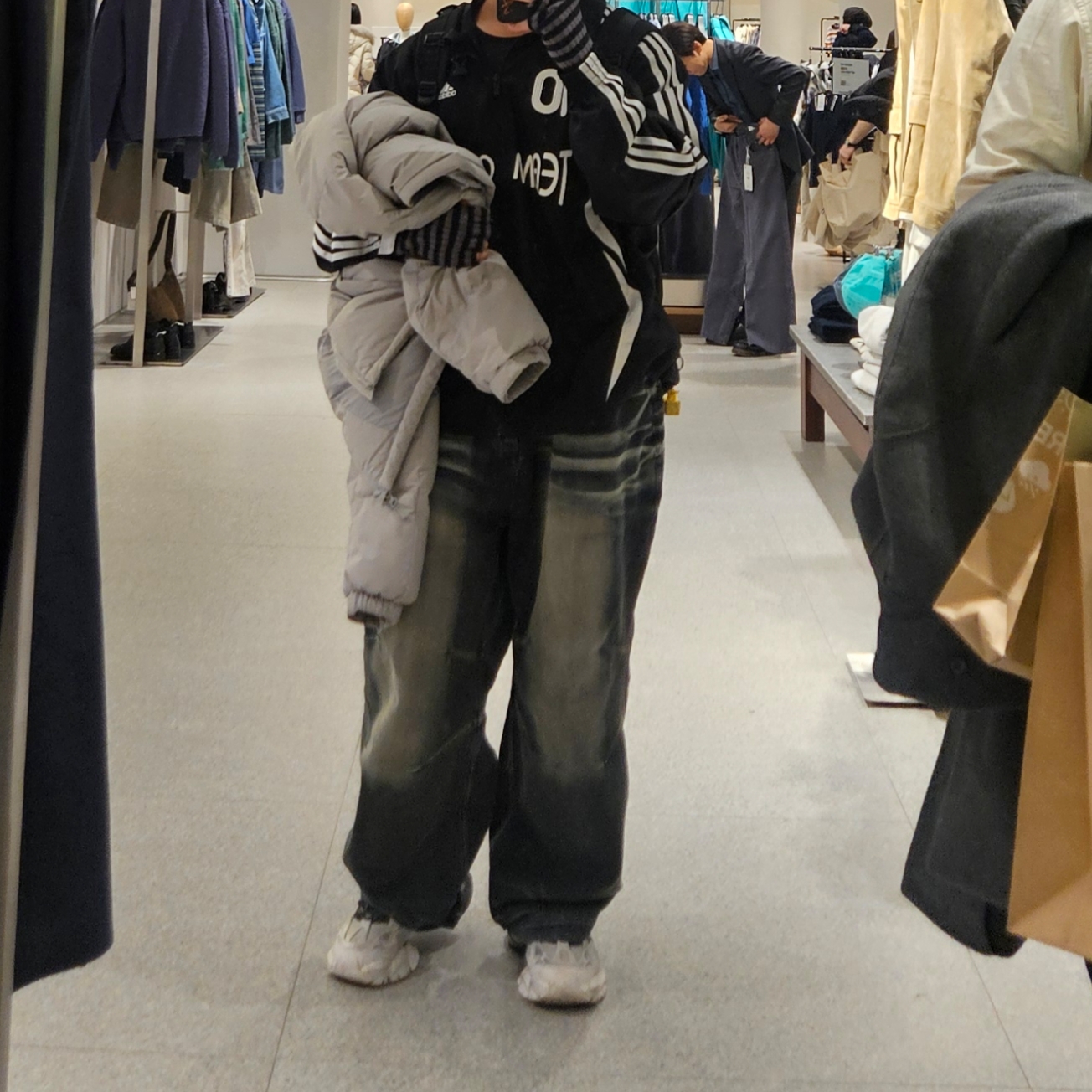 BLR Embossed Wave Washing Wide Denim Pants Blue, Adidas Vento XLG Runner Deluxe Sneakers White Black 착용 스타일