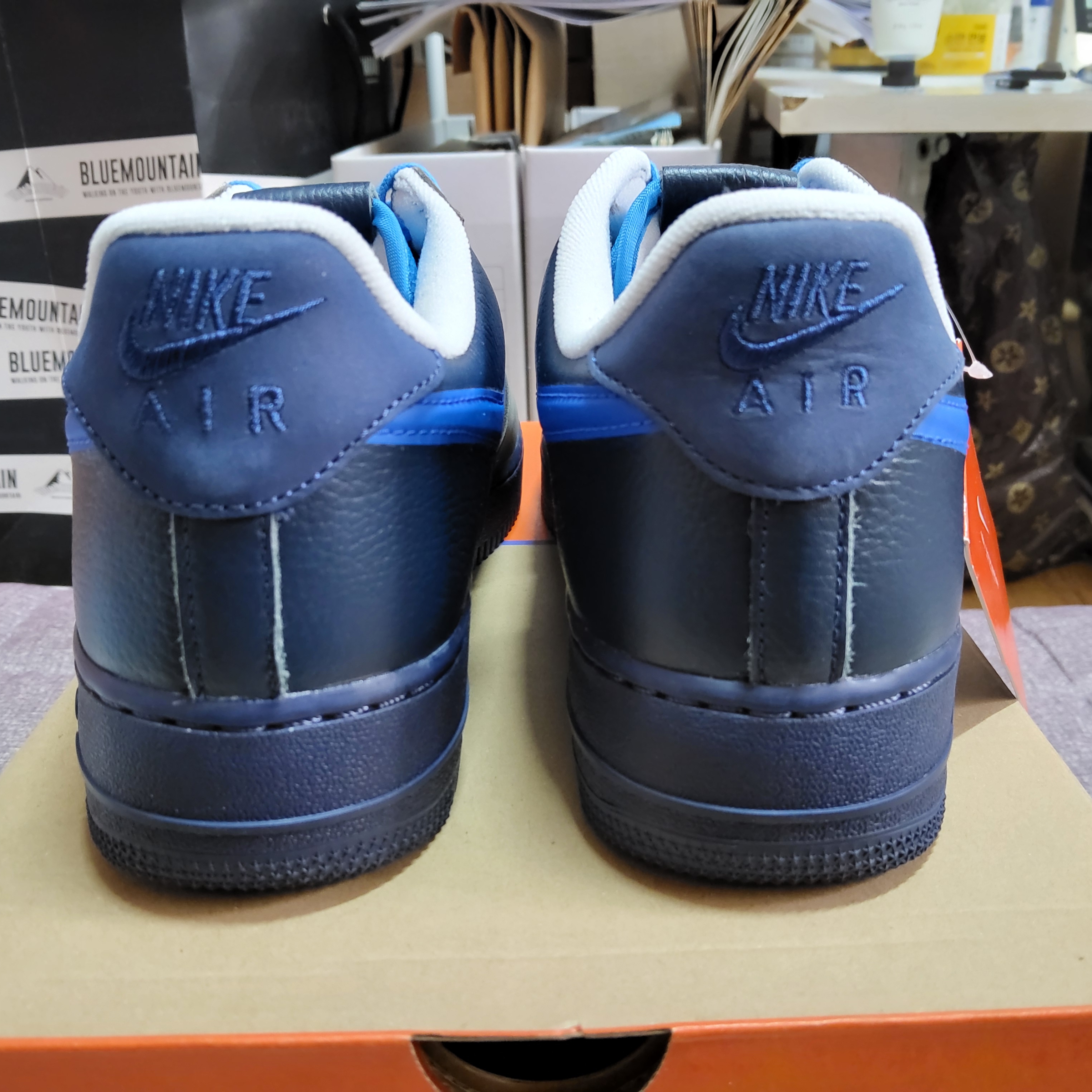 Nike x Stash Air Force 1 Low SP Soft Grey and Harbor Blue 2024 착용 스타일 - 7