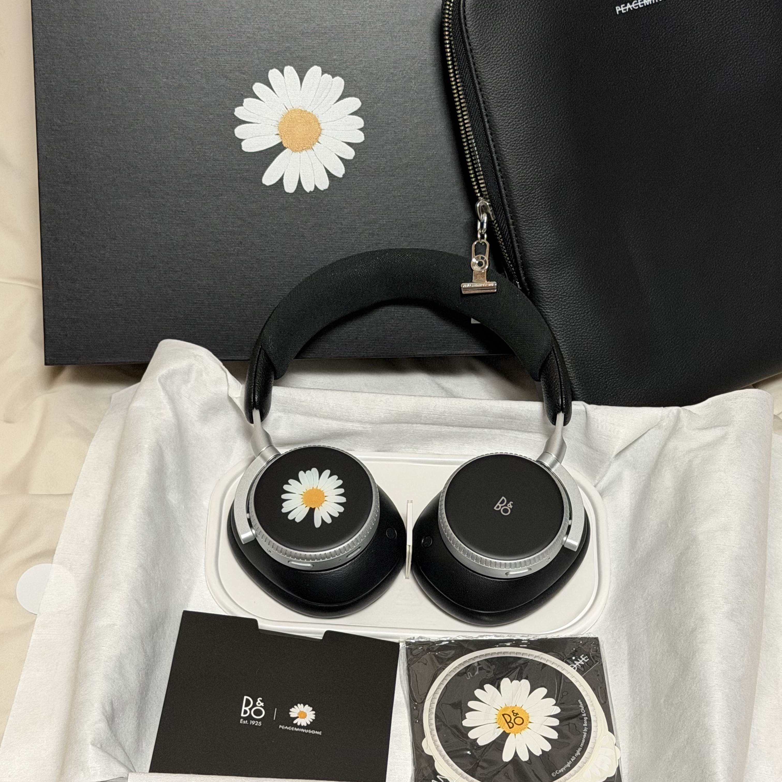 Bang & Olufsen x G-Dragon Beoplay H100 Black (Korean Ver.) 착용 스타일