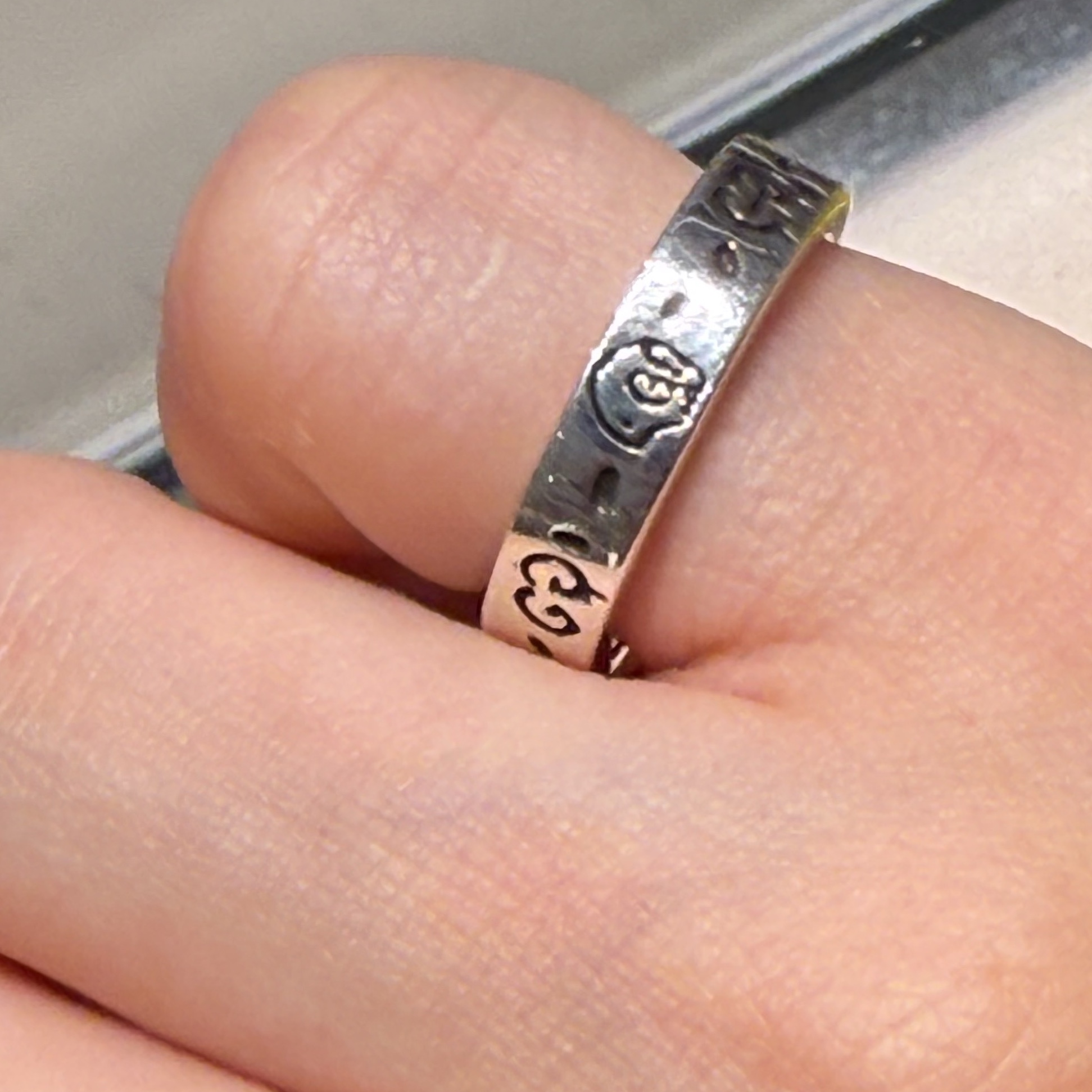 Gucci Ghost Ring Silver 3.8mm 착용 스타일 - 3