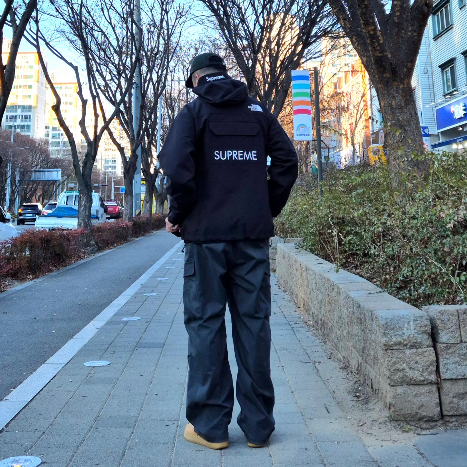 Nike Air Force 1 '07 WB Flax, Supreme x The North Face Cargo Jacket Black - 20SS 착용 스타일 - 2