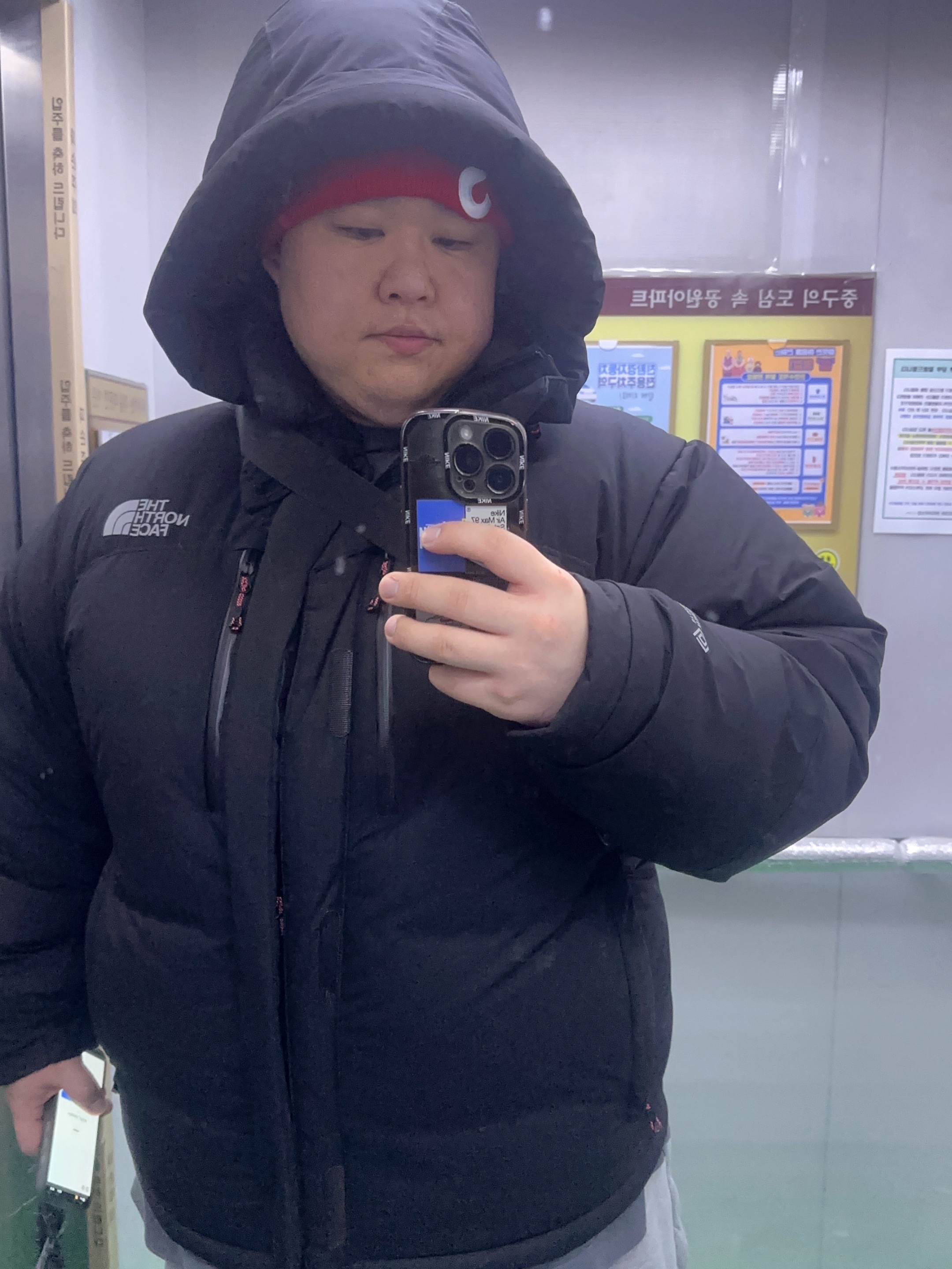 Supreme New Era S Logo Beanie Red - 23FW, The North Face Himalayan 30th Anniversary Parka Black - 24FW 착용 스타일