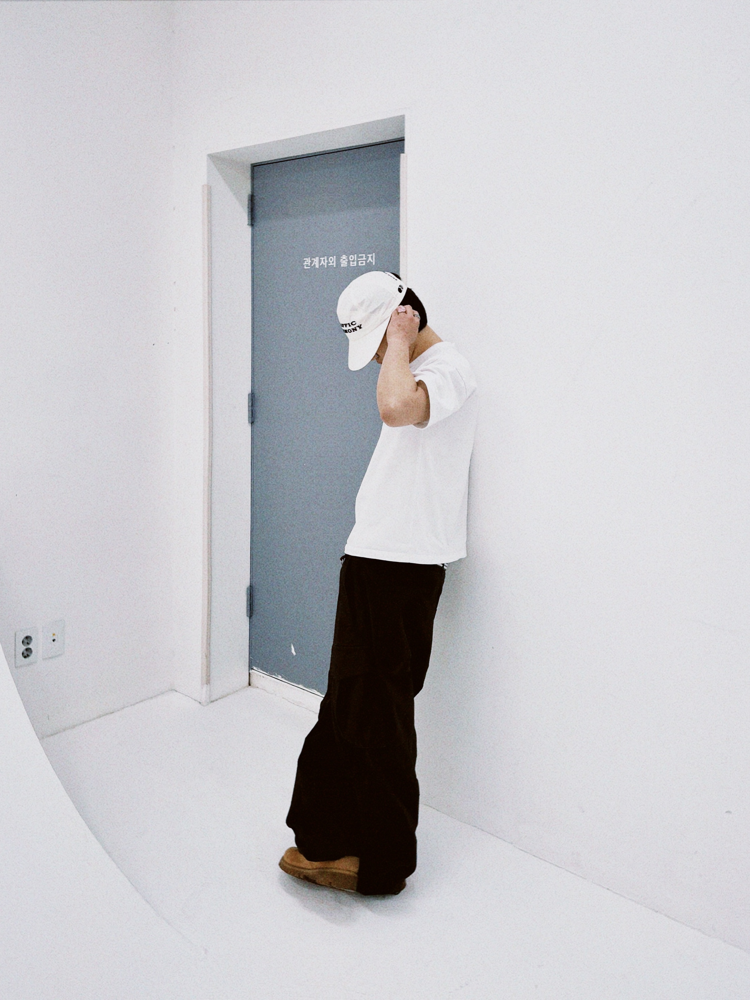 Flavorism VTG Washed Cargo Pants Washed Dark Brown 착용 스타일 - 5
