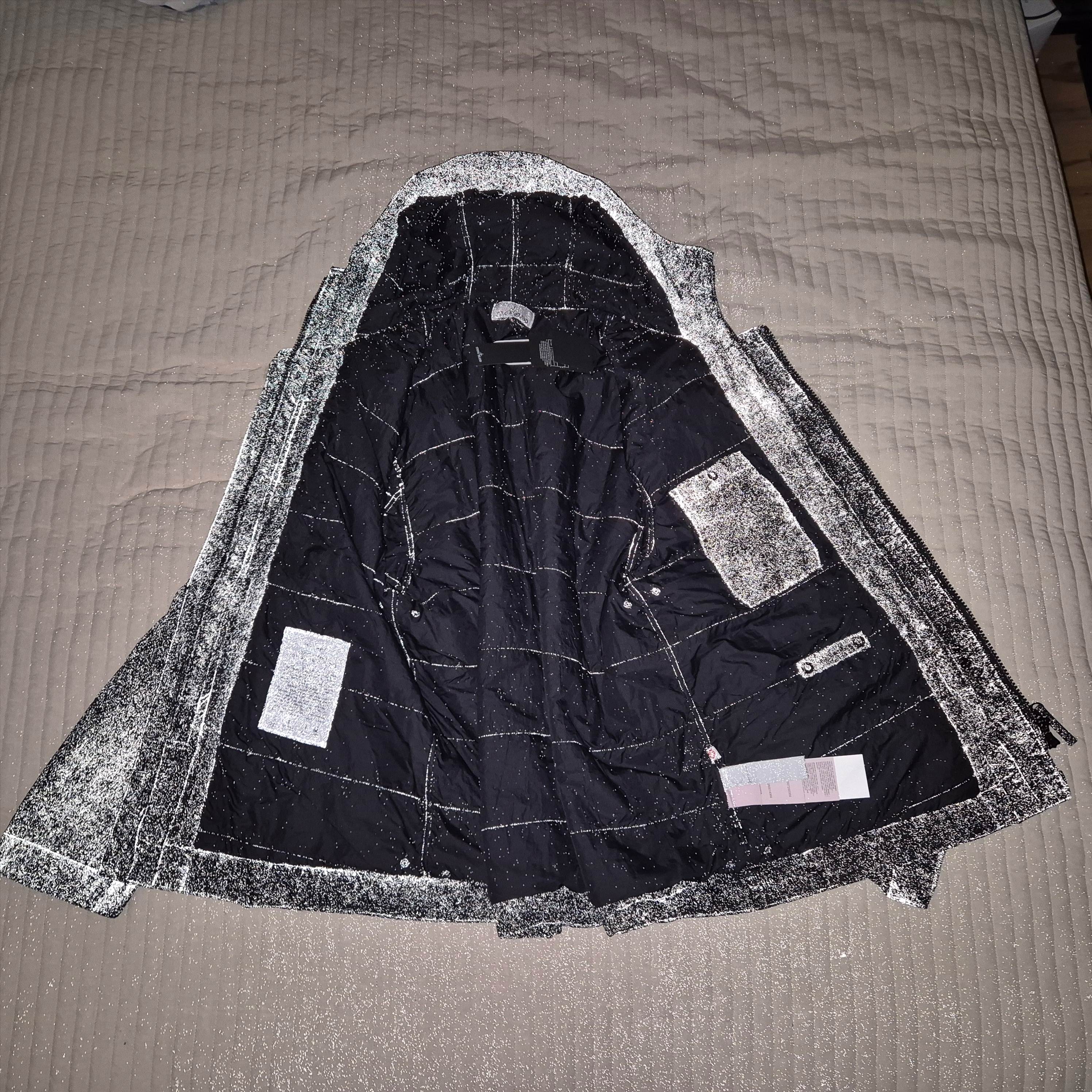 Stone Island 4100072 Dense Nylon-TC Hand Sprayed Reflective Hoode Jacket with Ant Drop Black - 26SS 착용 스타일 - 4