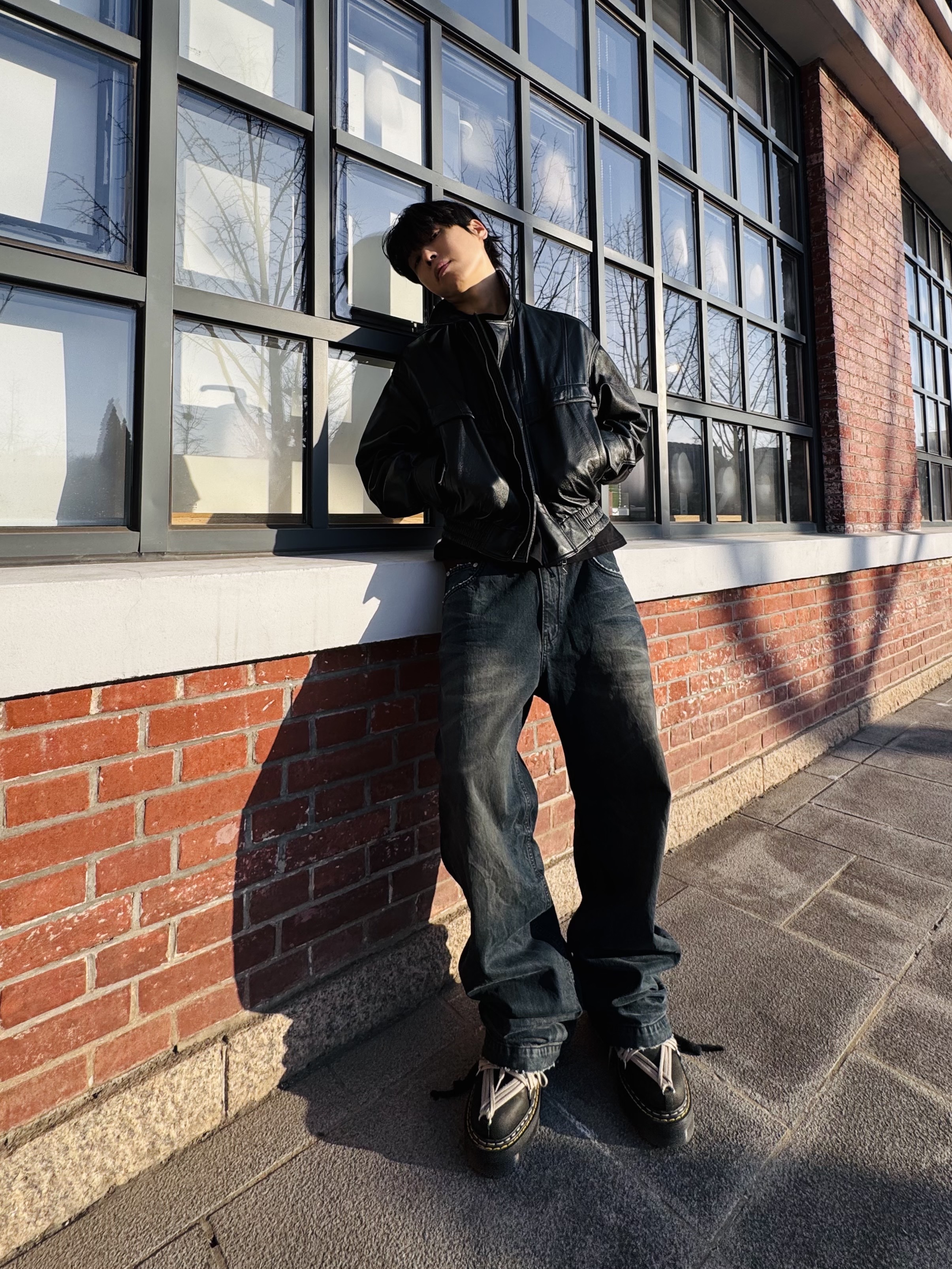 Nonnod Zen Dirty Oil Washed Denim Pants 착용 스타일 - 2