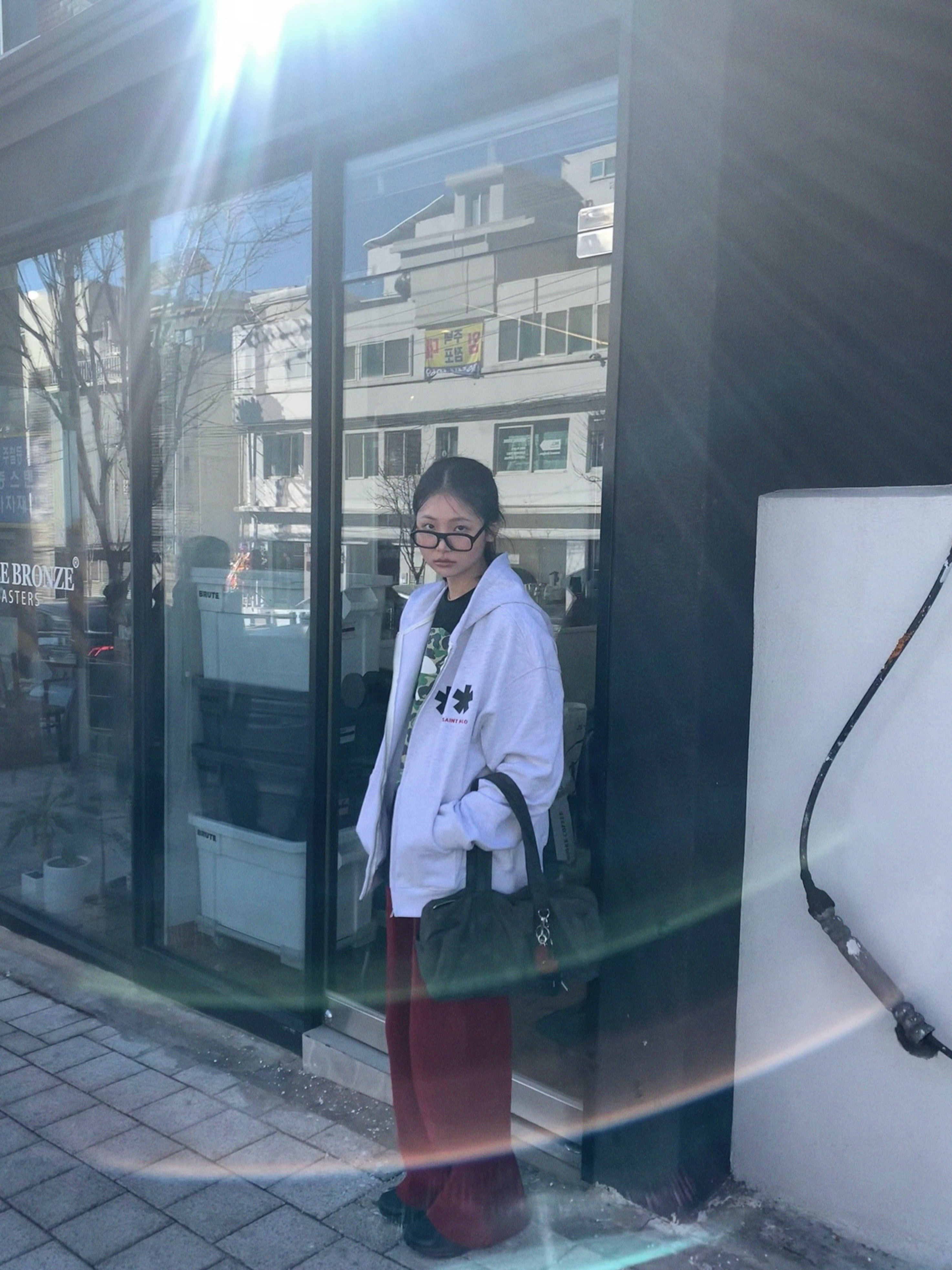 AMOU Square Star Hoodie Zip Up White Melange, New Balance 410v5 Black - 2E Wide 착용 스타일 - 4