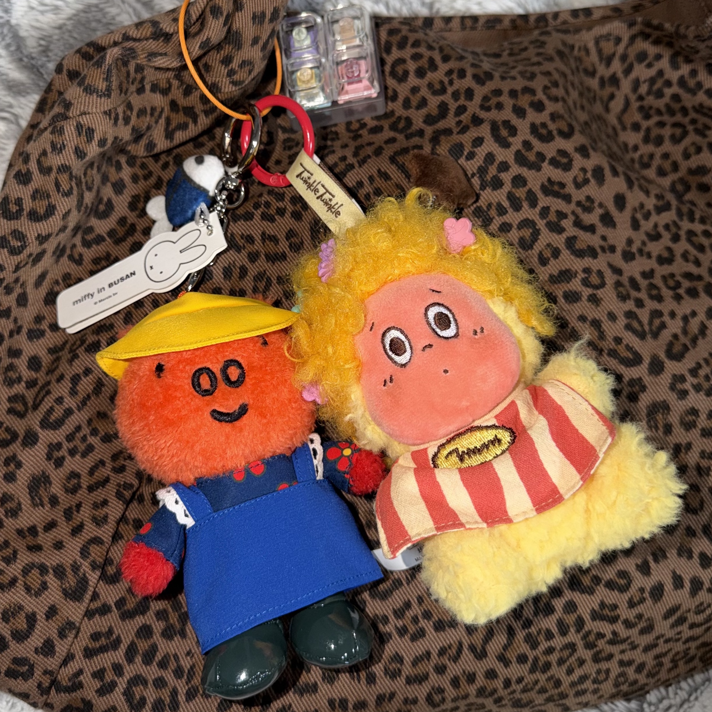 Miffy Ajime Plush Keyring Poppy, Pop Mart Twinkle Twinkle Be A Little Star Series Plush Pendant Sealed Case (6 Blind Boxes) 착용 스타일