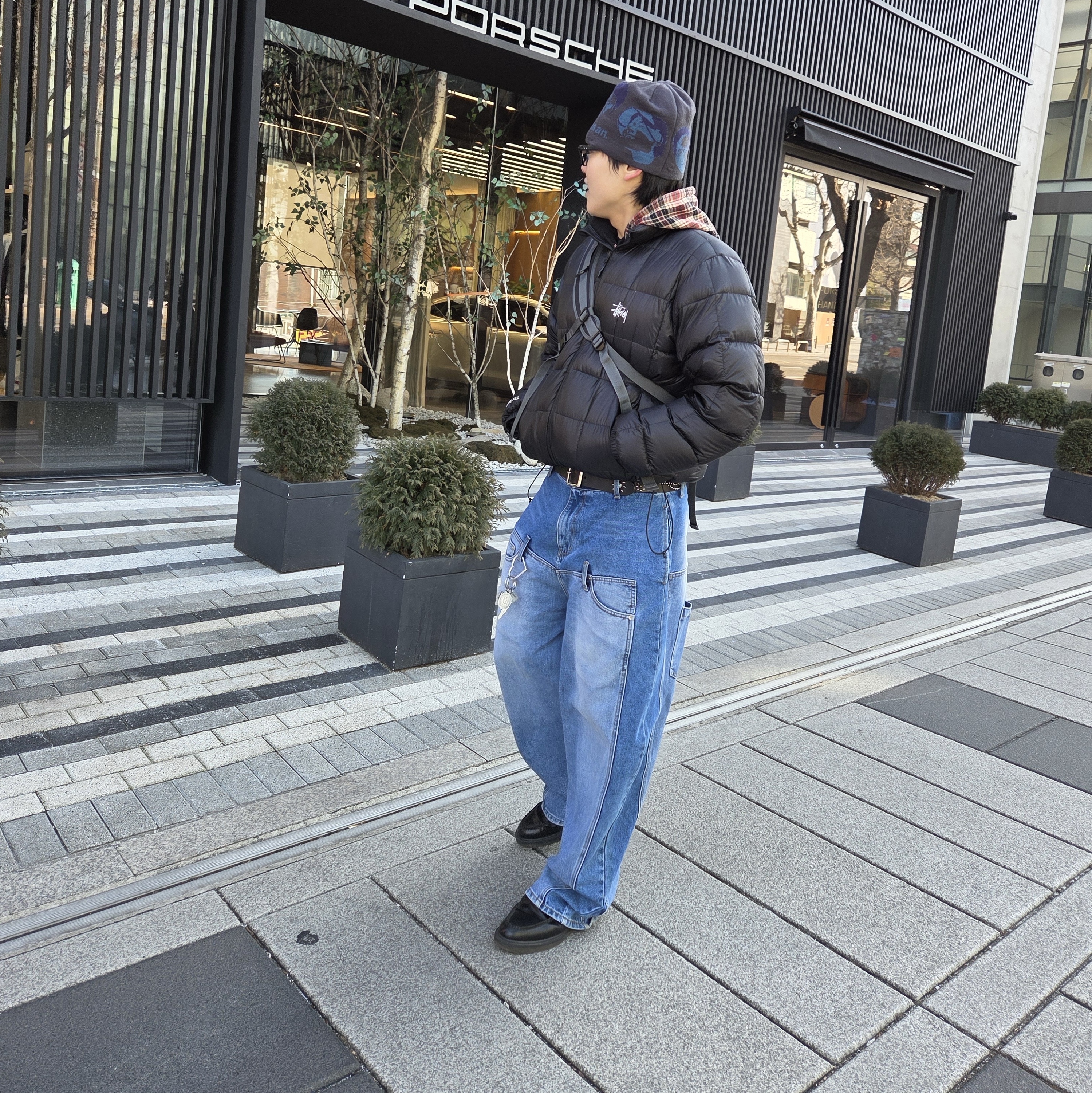 Supreme Contrast Logo Sweater Taupe Melange - 25SS, Stussy Midweight Puffer Black 착용 스타일 - 3