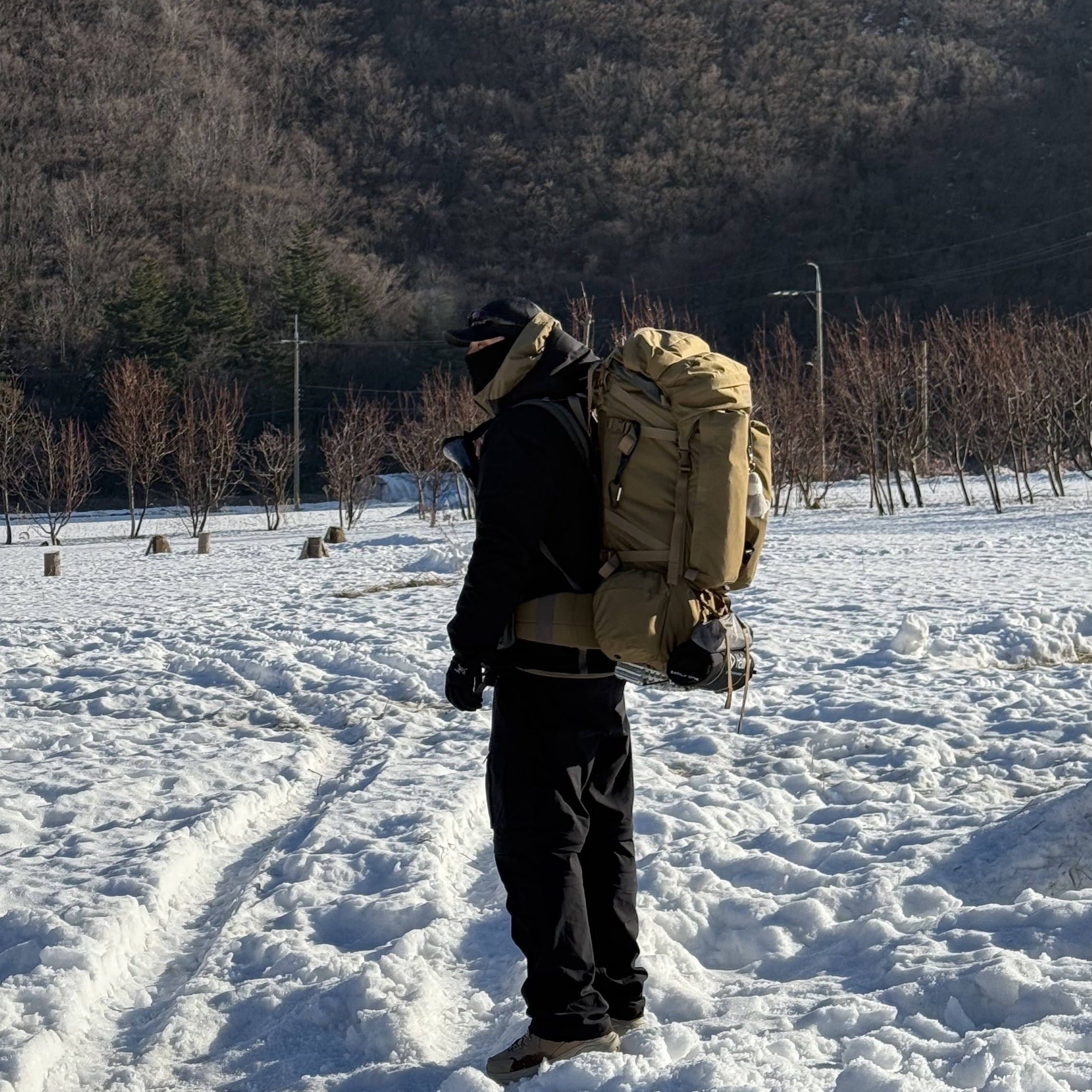 Arc'teryx Beta Jacket Black, Arc'teryx Venta Glove Black 착용 스타일 - 3
