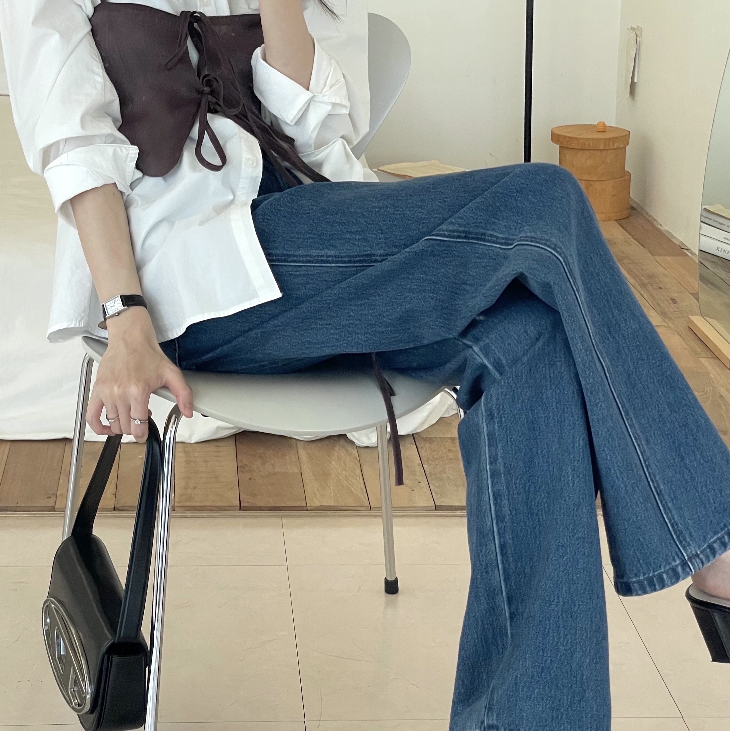 Diesel 1DR Shoulder Bag in Nappa Leather Black 착용 스타일