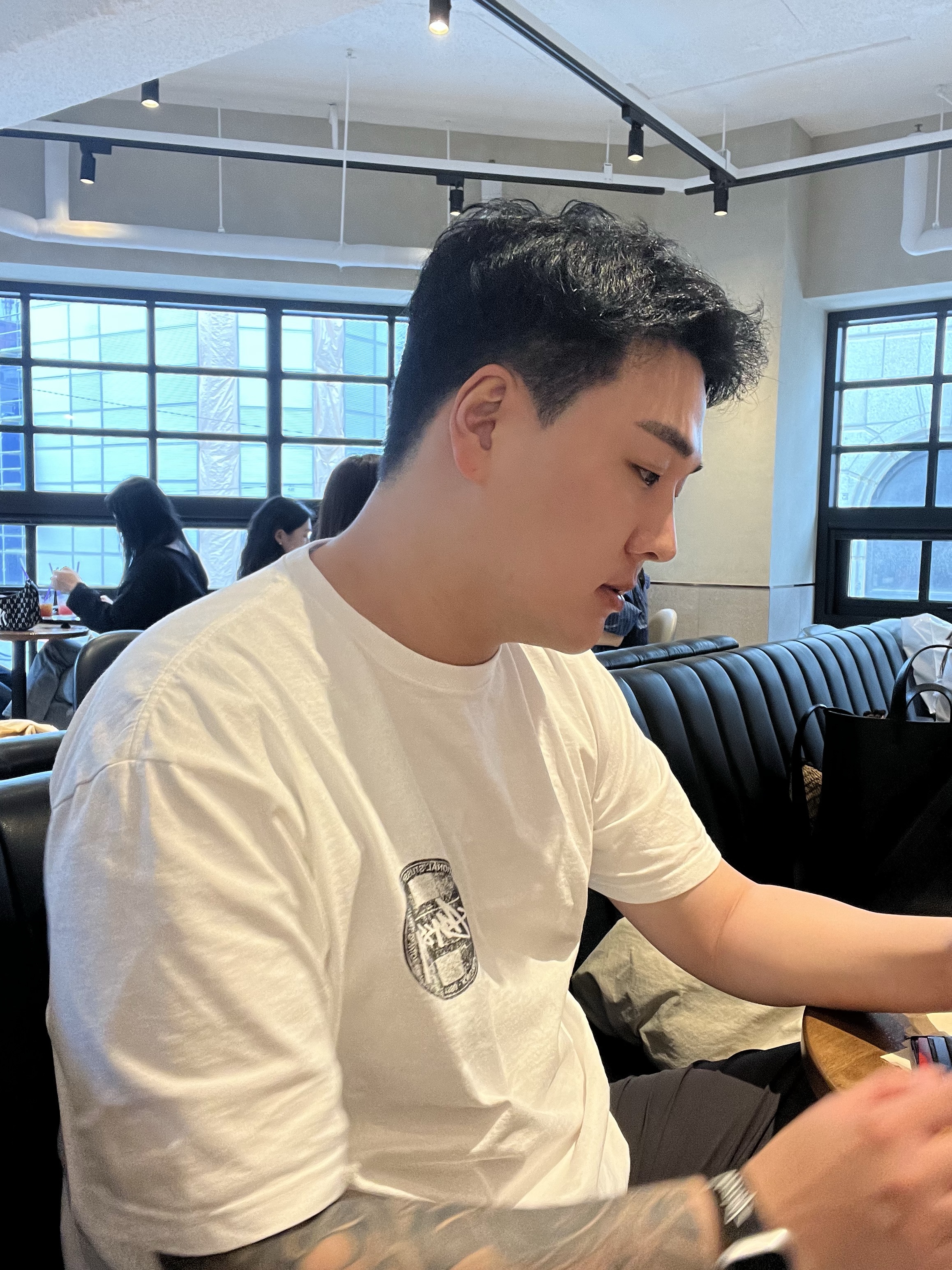 Stussy One World T-Shirt Black, Stussy Fresh Foils T-Shirt White 착용 스타일 - 7