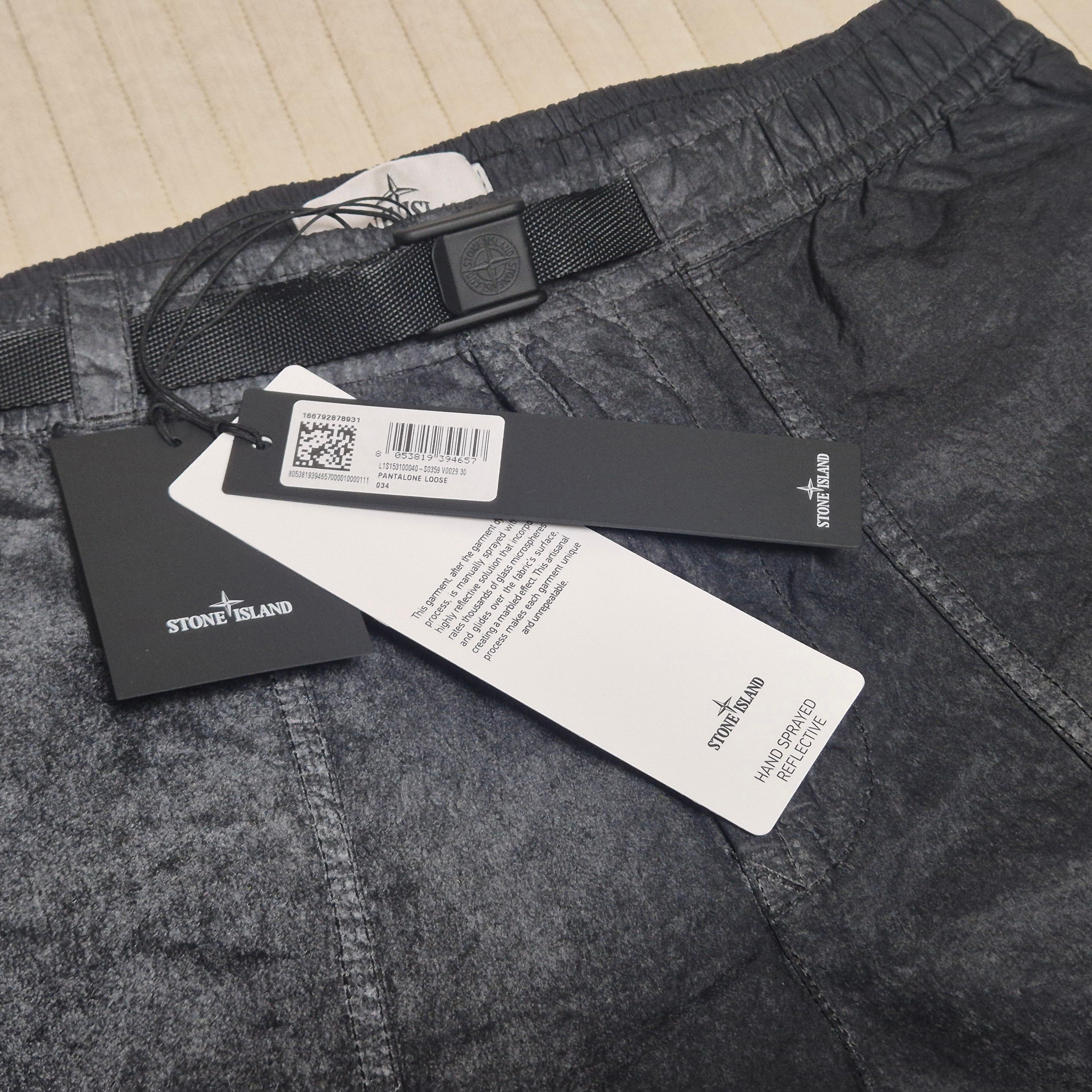 Stone Island 3100040 Dense Nylon-TC Hand Sprayed Reflective Loose-Fit Fatigue Trousers with Anti-Drop Black - 26SS 착용 스타일 - 5