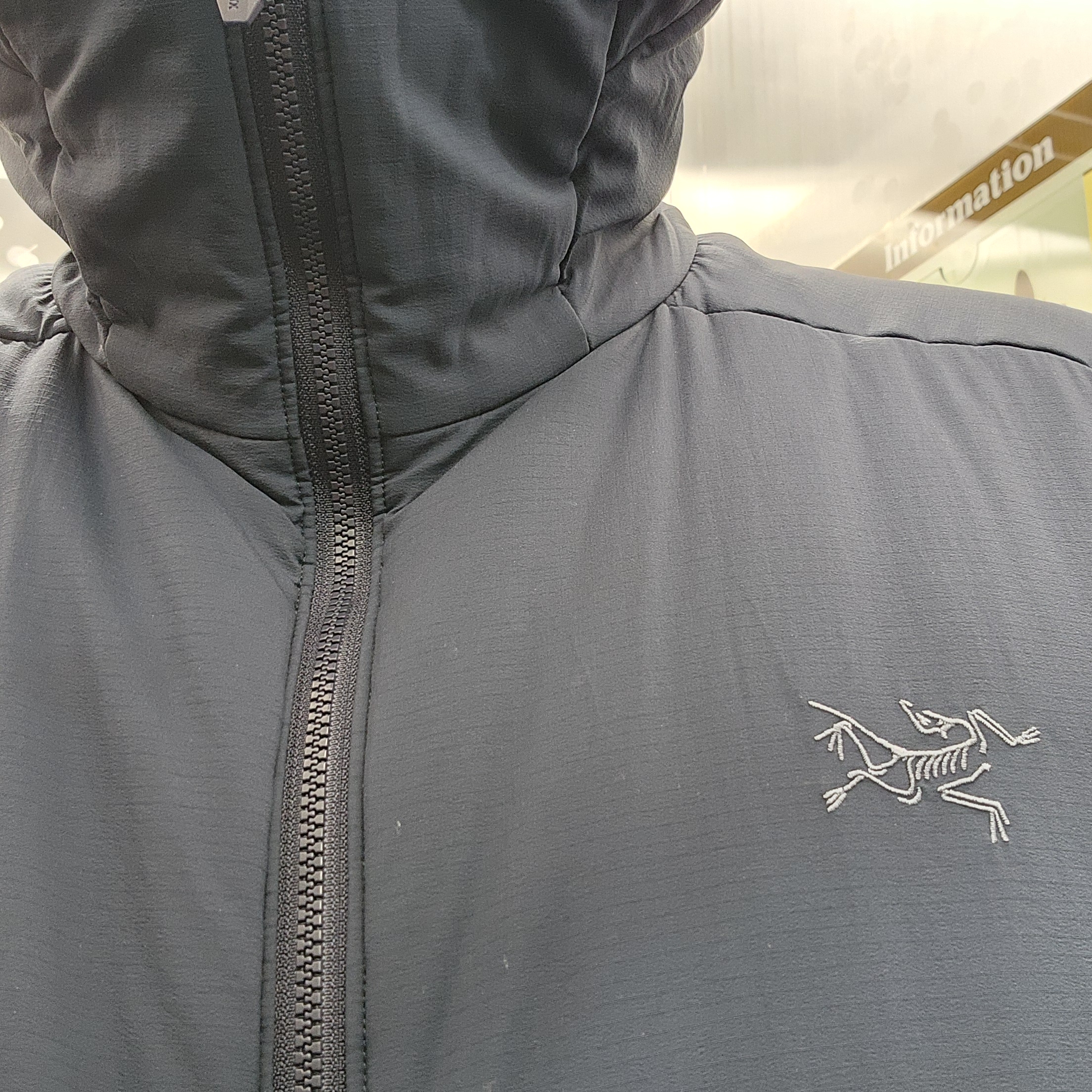 Arc'teryx Atom Heavyweight Hoody Black Sapphire 착용 스타일